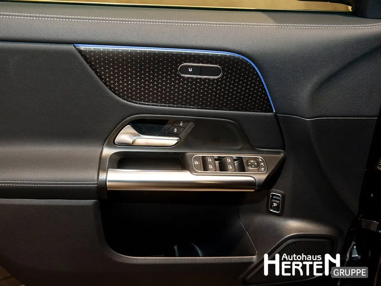 Mercedes-Benz GLA 180 PROGRESSIVE+WINTER.P+18"+AMBI+R.KAMERA 9