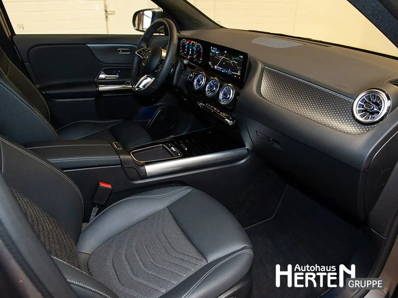 Mercedes-Benz GLA 180 PROGRESSIVE+WINTER.P+18"+AMBI+R.KAMERA 6