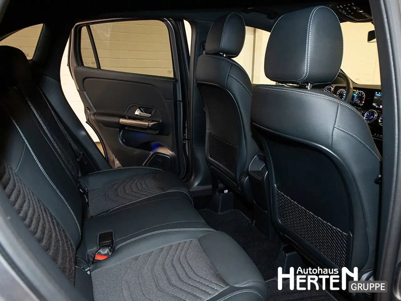 Mercedes-Benz GLA 180 PROGRESSIVE+WINTER.P+18"+AMBI+R.KAMERA 16