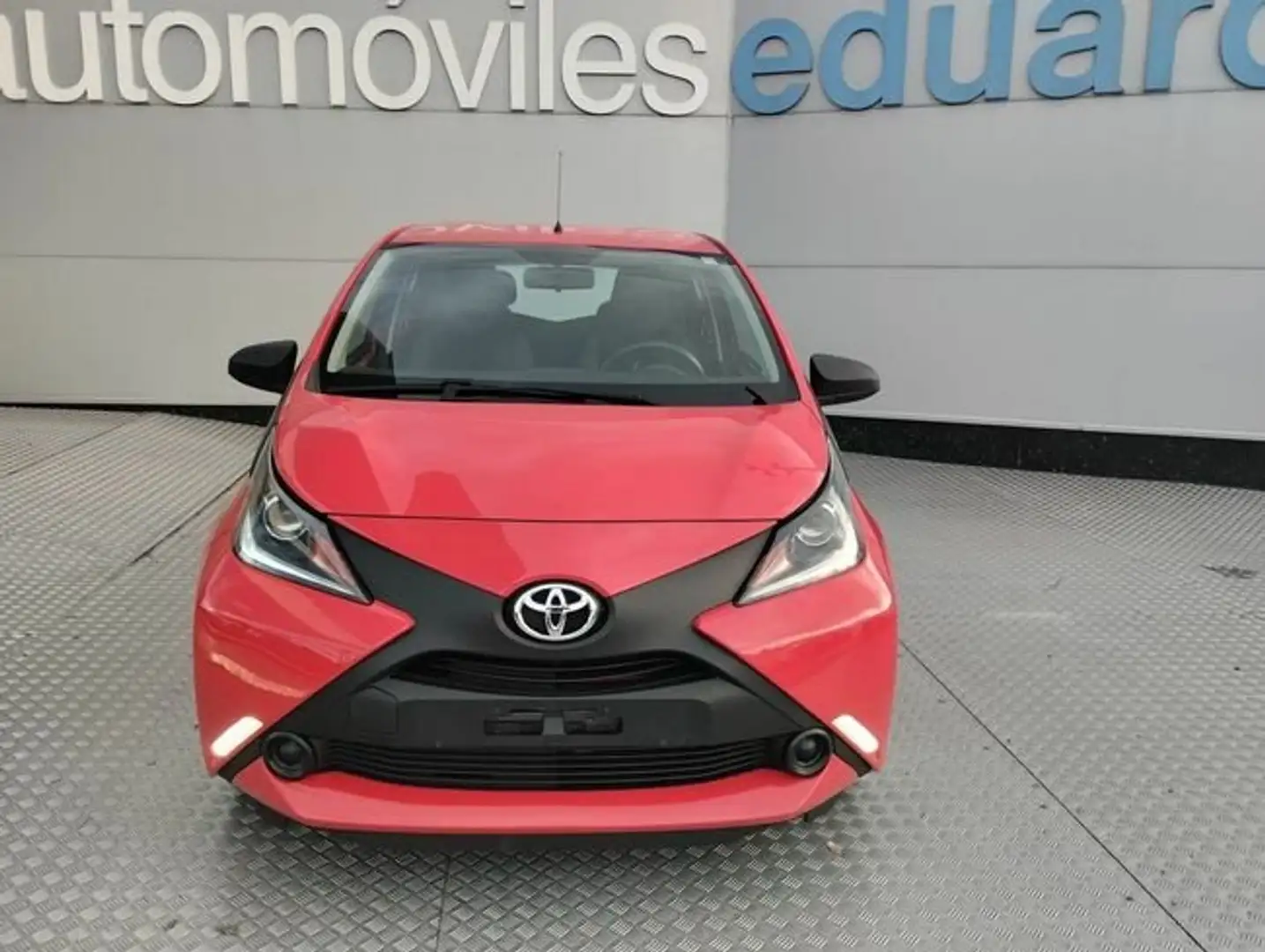 Toyota Aygo 70 x-play Rojo - 2