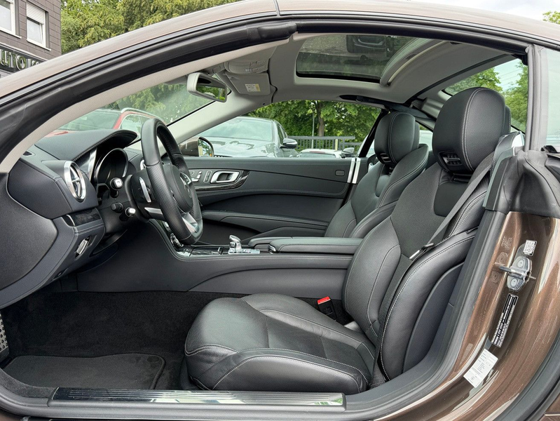 Mercedes-Benz SL 400 AMG Line DTR/Pano-MagicSky/Leder/Kamera — photo 13