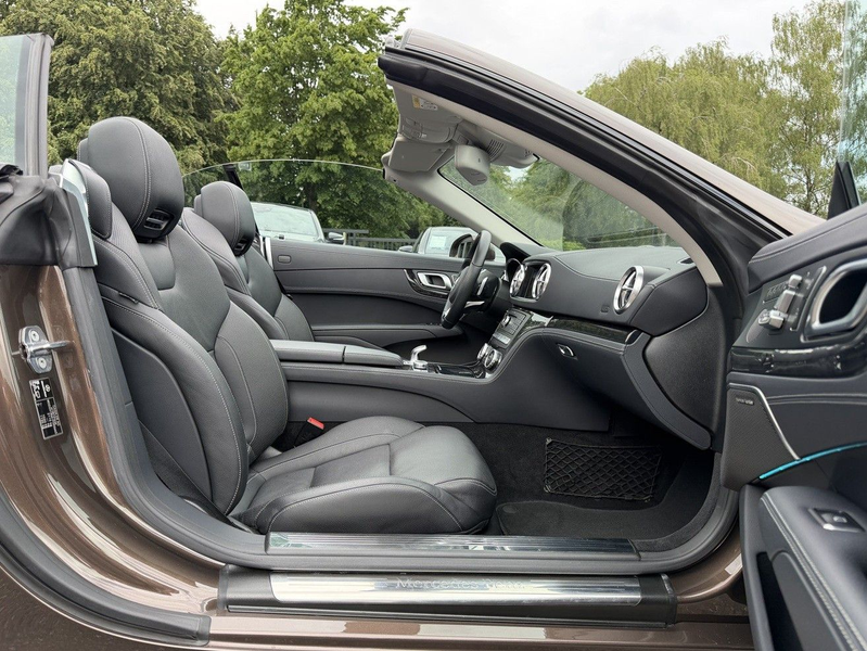 Mercedes-Benz SL 400 AMG Line DTR/Pano-MagicSky/Leder/Kamera — photo 5