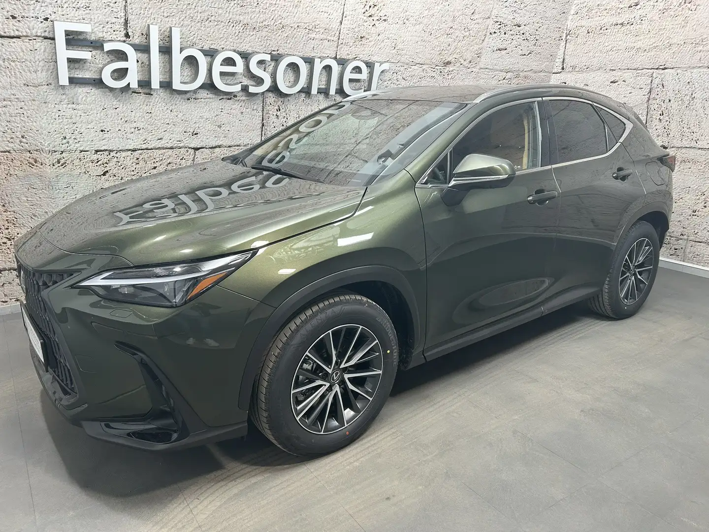 Lexus NX 350h NX 350 h E-Four Executive + Tech P. + Interieur P. Verde - 2