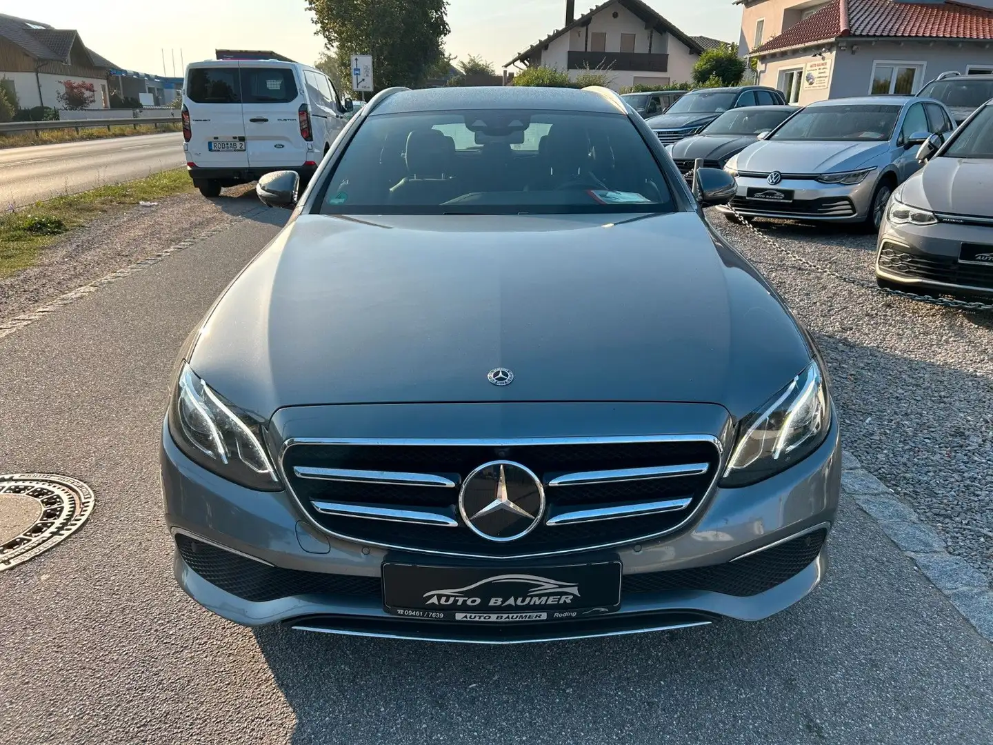 Mercedes-Benz E 300 d  T-Modell Avantgarde Sport Syle*DAB*AHK* Grau - 2