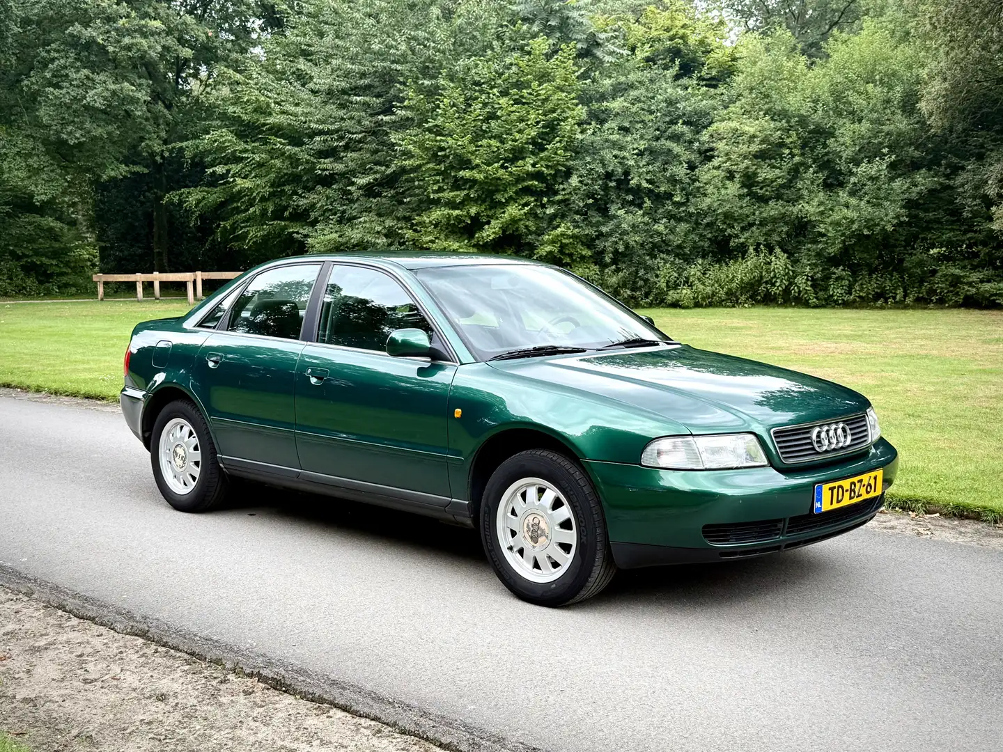 Audi A4 1.6 | Trekhaak | Netjes - 1