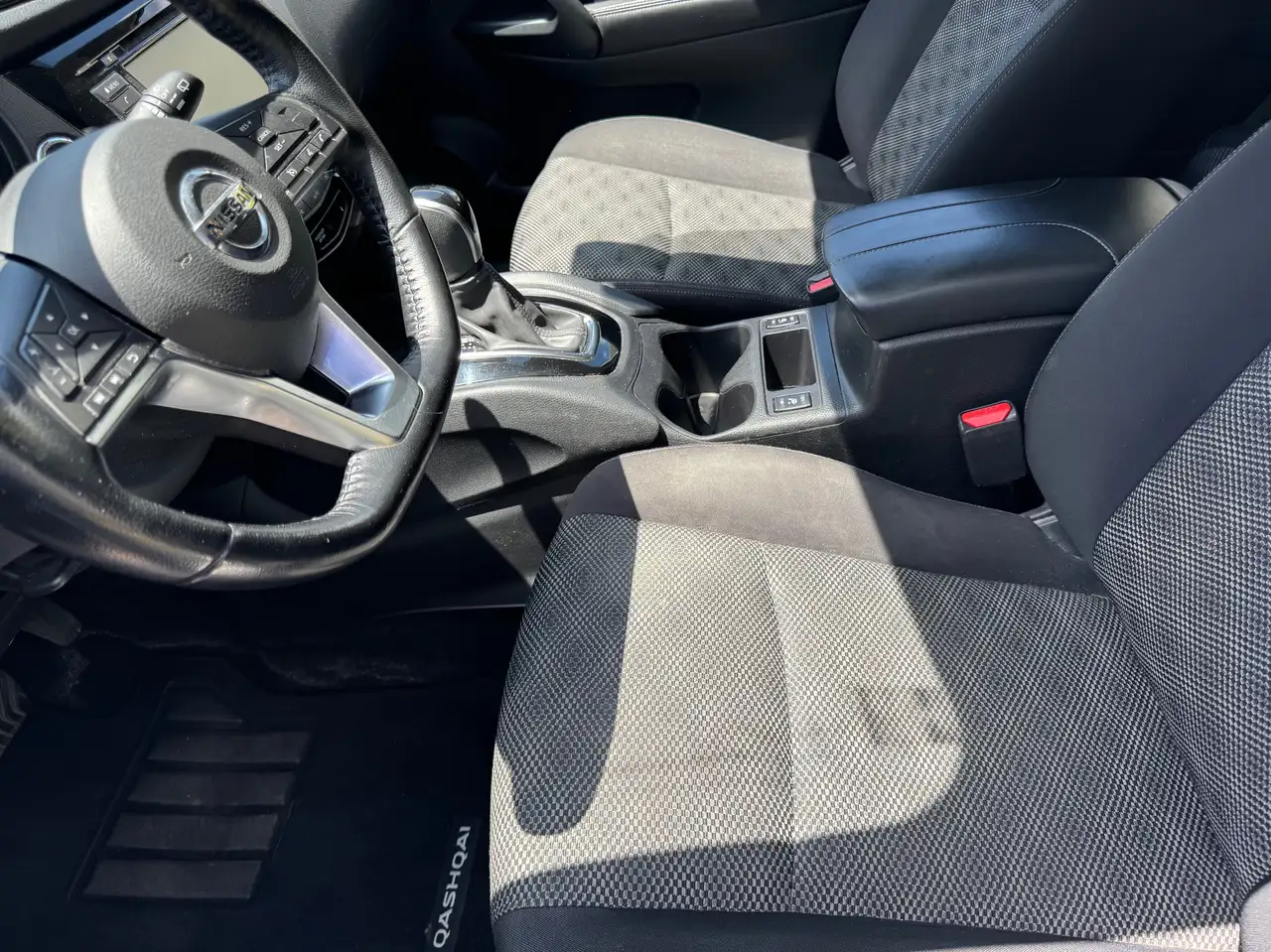 Nissan Qashqai снимка Nissan Qashqai