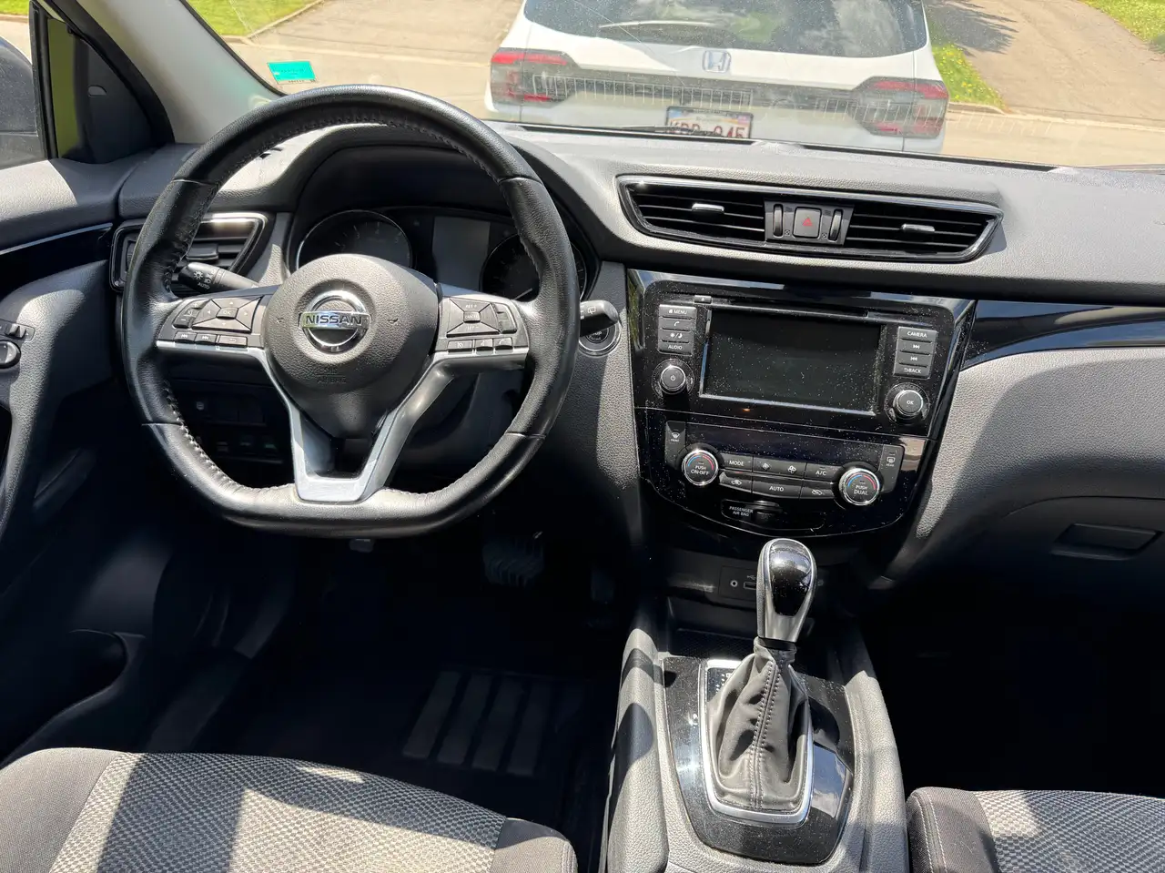 Nissan Qashqai снимка Nissan Qashqai
