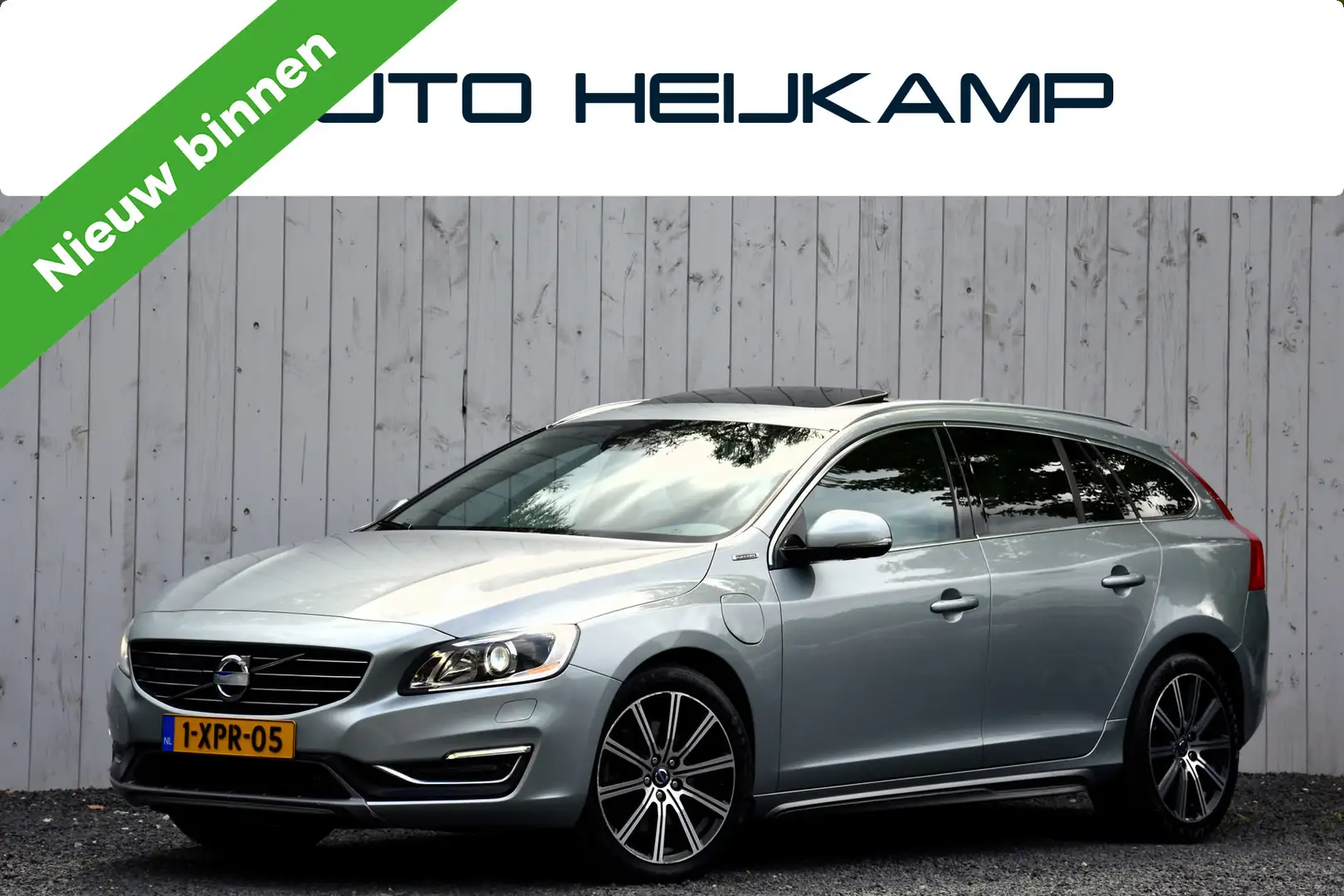 Volvo V60 2.4 D6 AWD Plug-In Hybrid Summum | Adaptieve Cruis Grau - 1