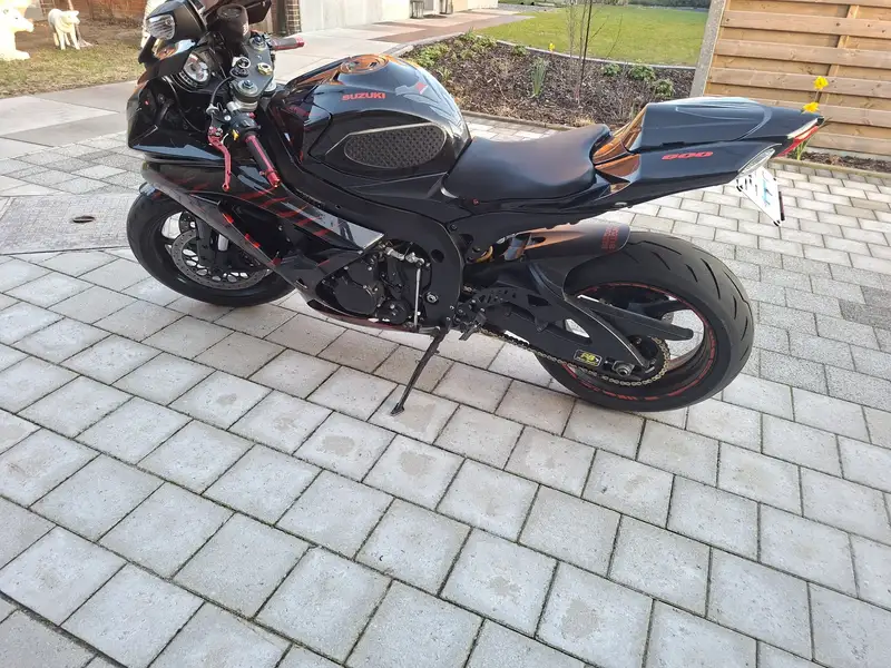 Suzuki GSX-R 600 - foto 6