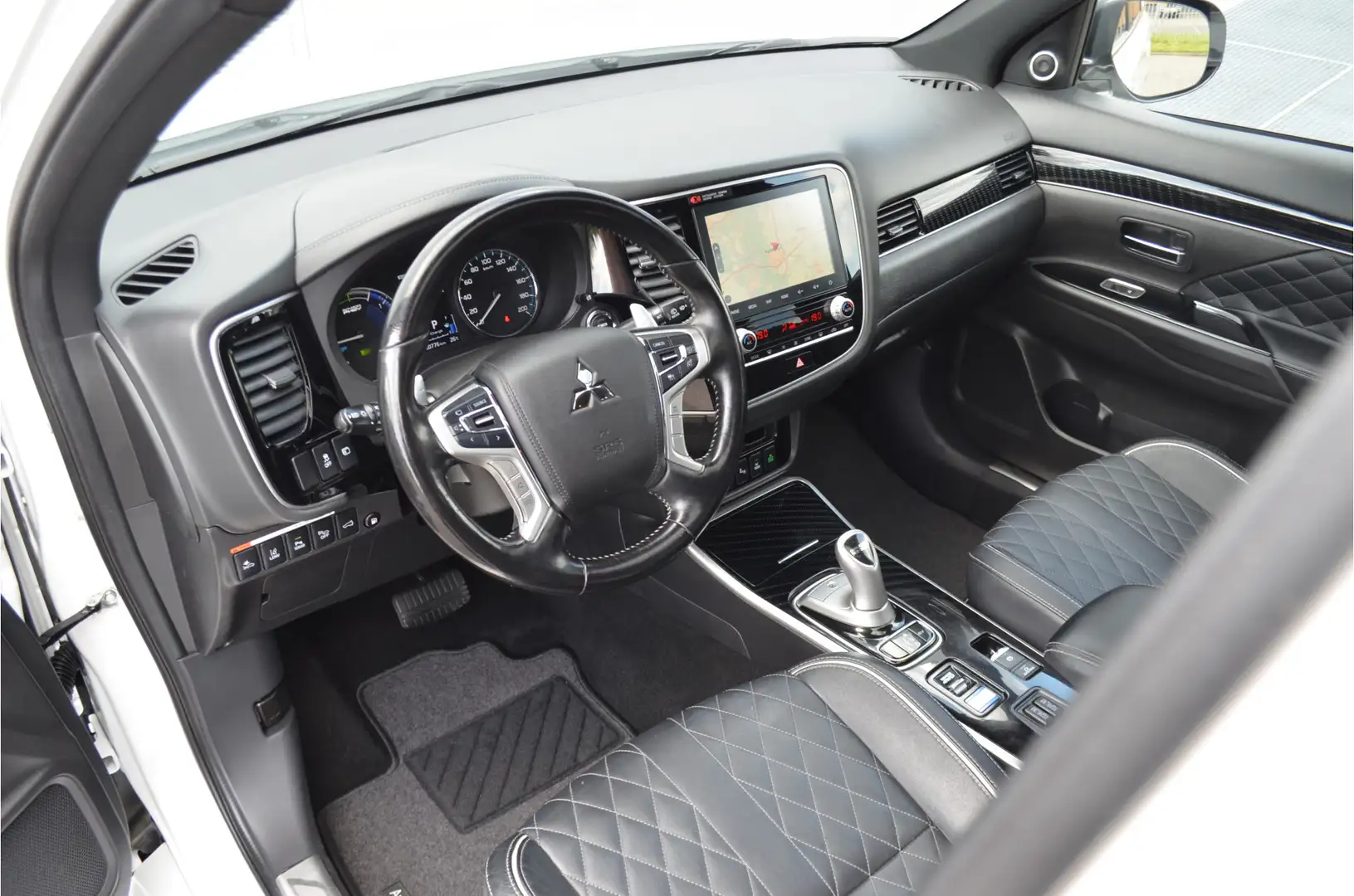 Mitsubishi Outlander PHEV 2.4 INSTYLE 4WD | PLUG IN HYBRID | FULL OPTIO Wit - 2