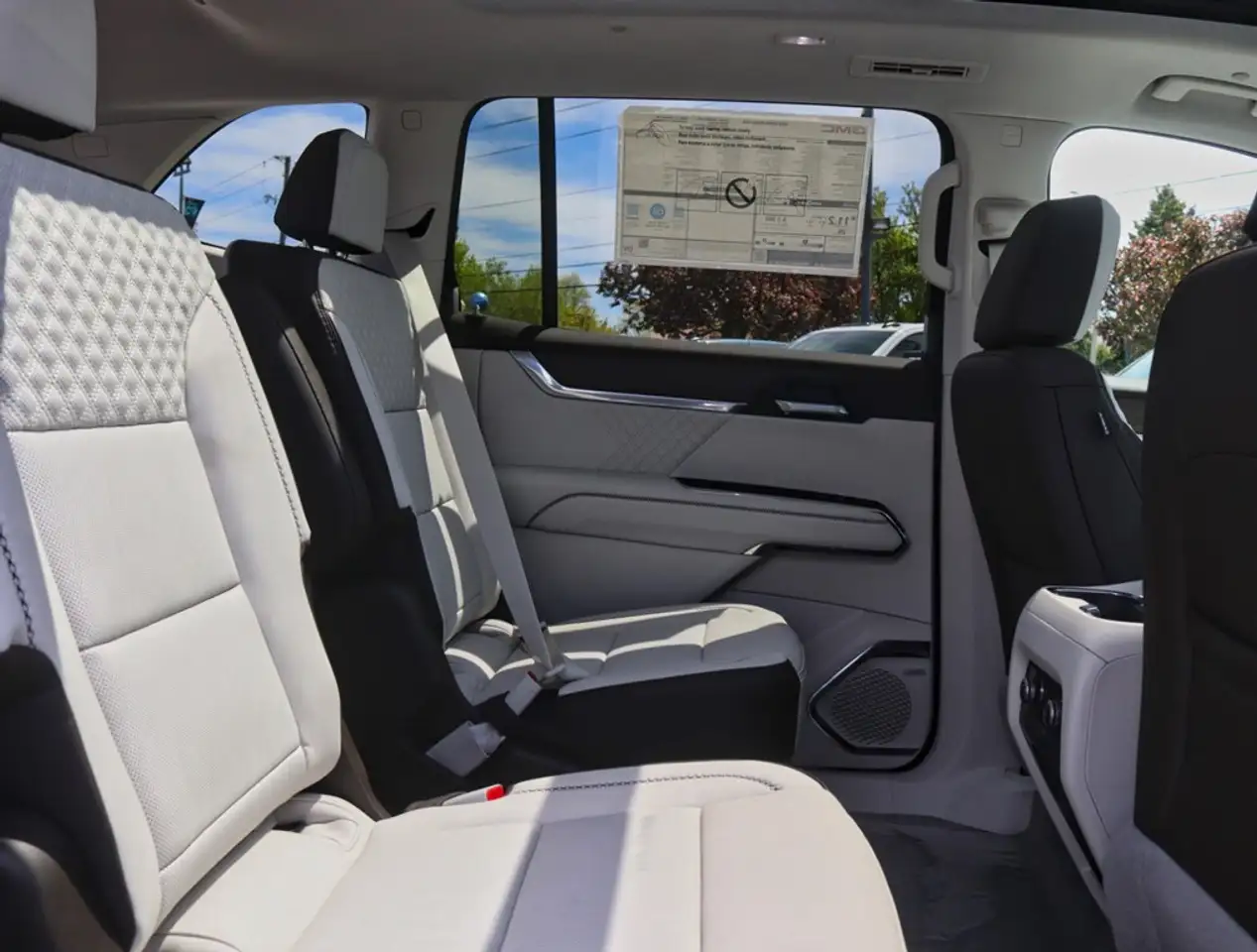 GMC Acadia снимка GMC Acadia