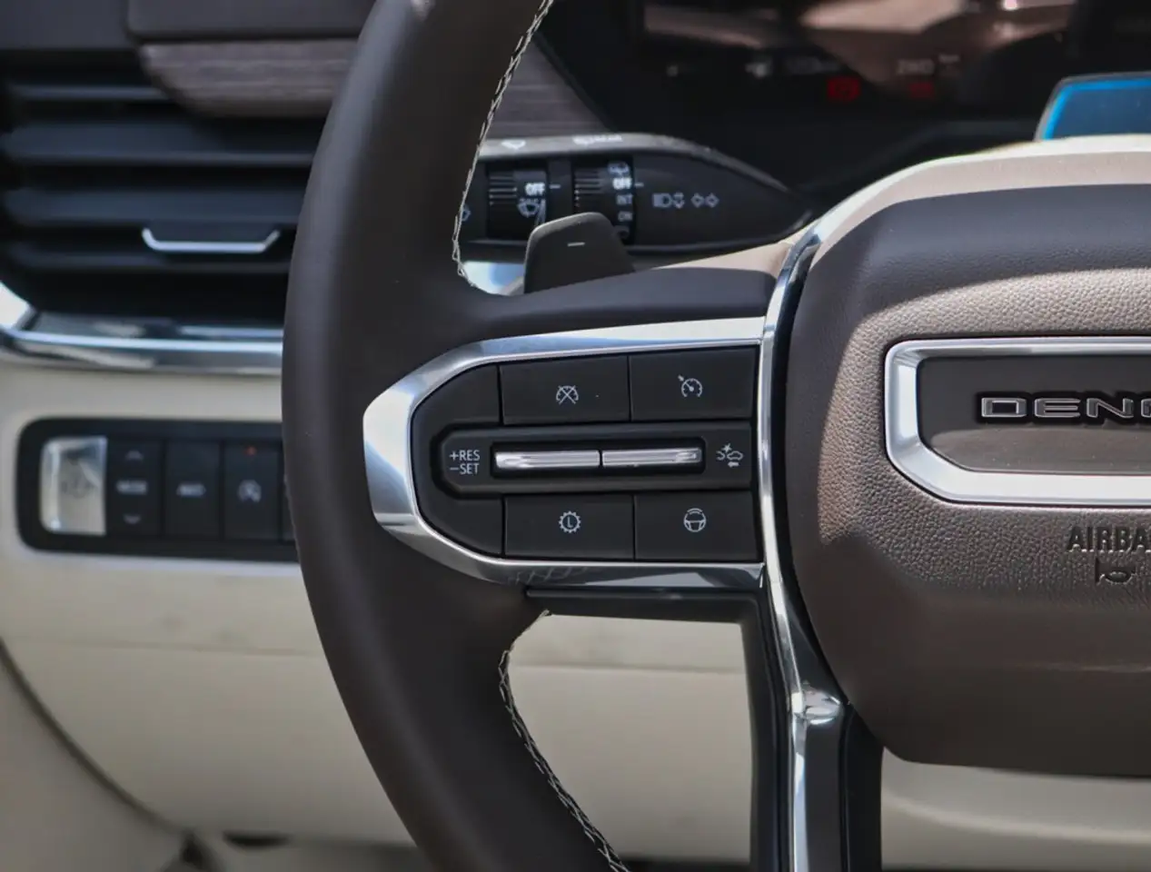 GMC Acadia снимка GMC Acadia
