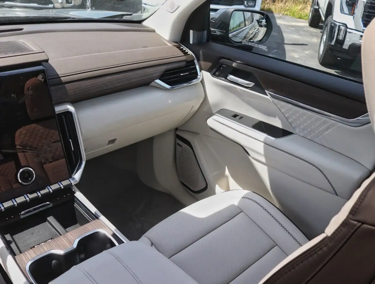 GMC Acadia снимка GMC Acadia