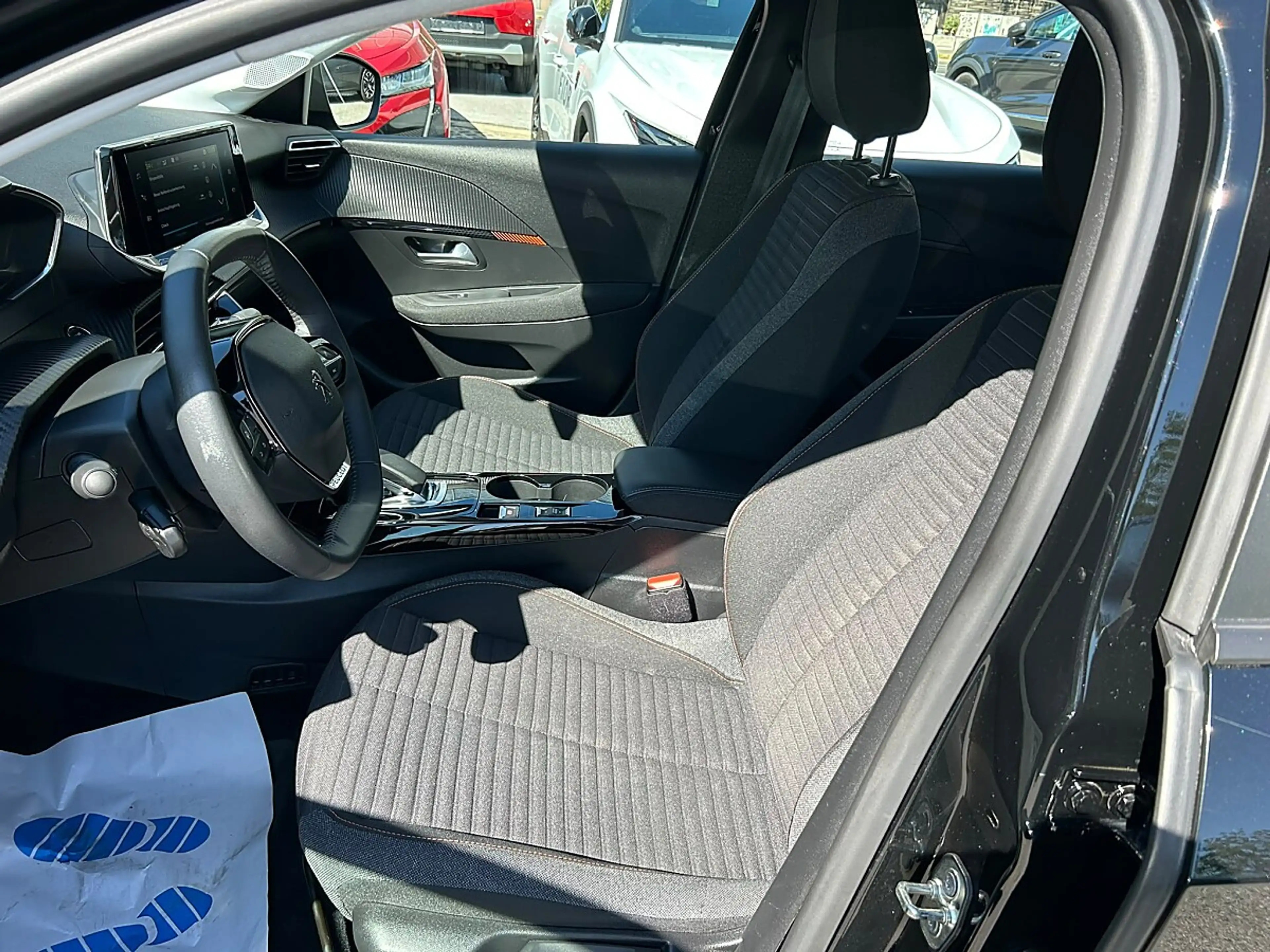 Peugeot e-208 50kWh Active Pack — photo 9