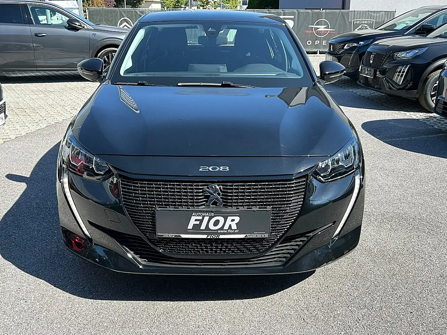 Peugeot e-208 50kWh Active Pack Schwarz - 2