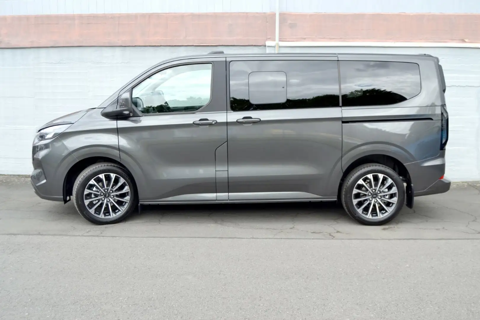 Ford Tourneo Custom Tourneo Custom 2,0TD Titanium Techno6 AHK RFK Navi Grau - 2