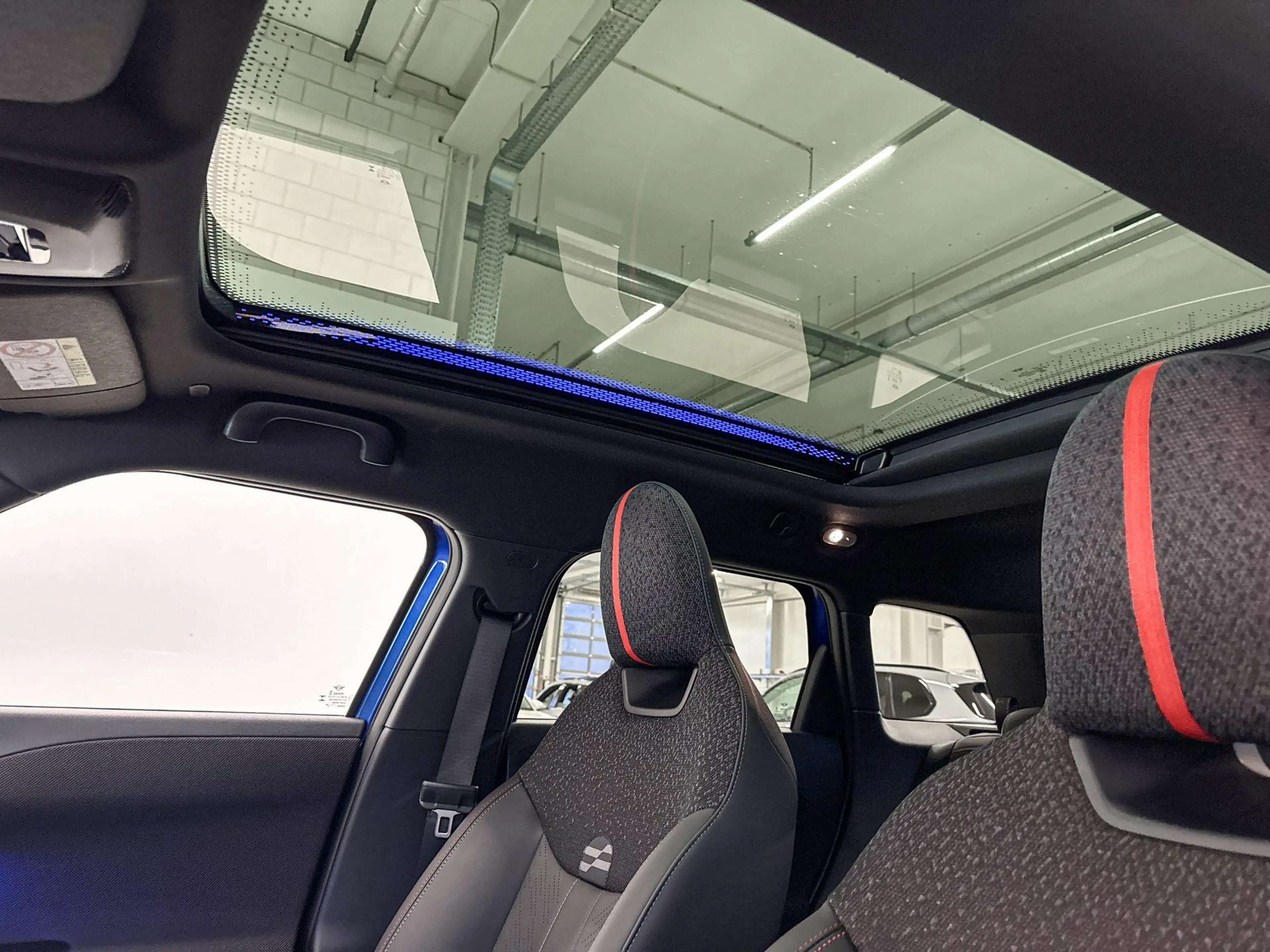 MINI Aceman E John Cooper Works M 42.5 kWh - Boost Deals — photo 13