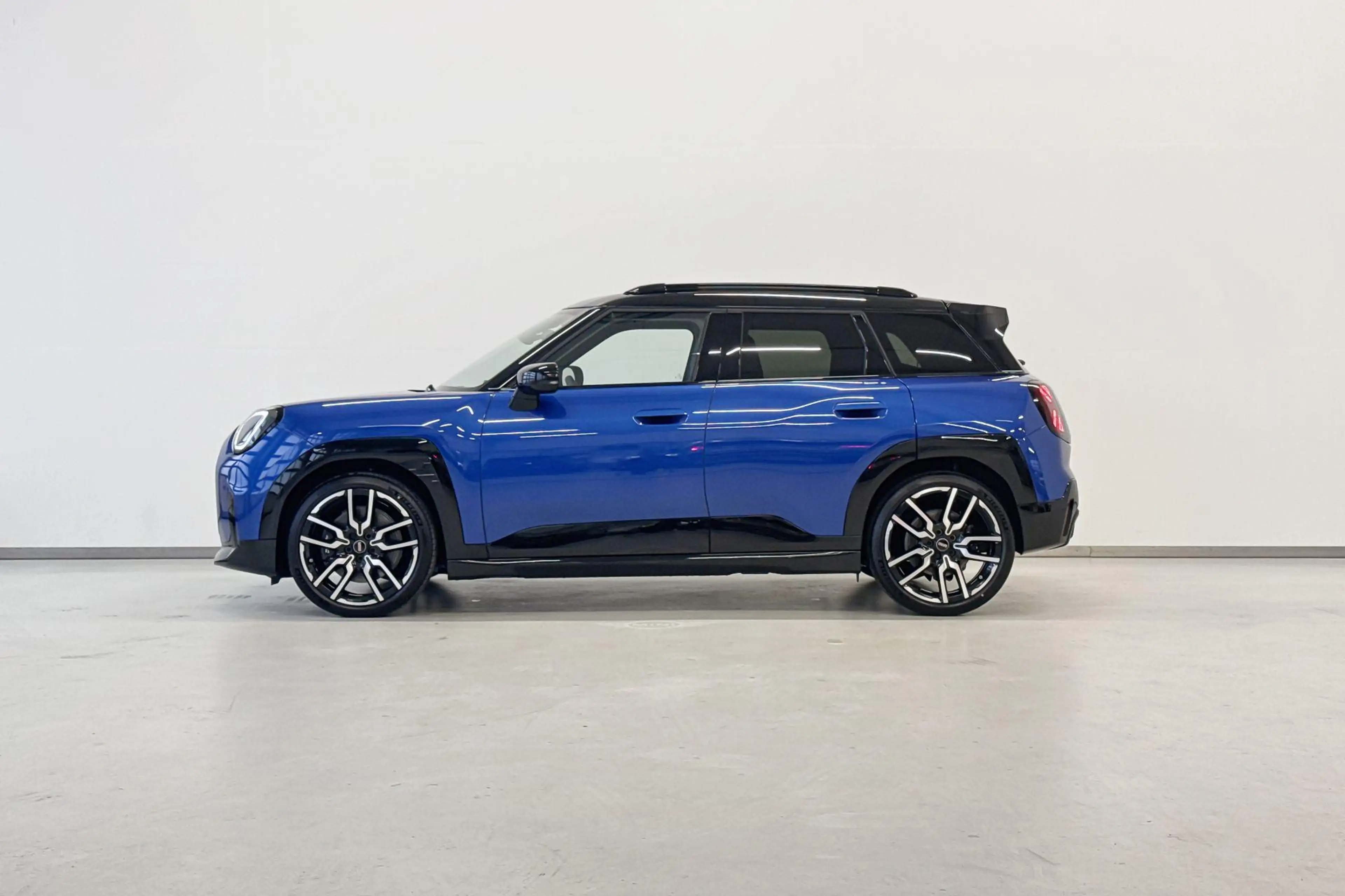 MINI Aceman E John Cooper Works M 42.5 kWh - Boost Deals — photo 3