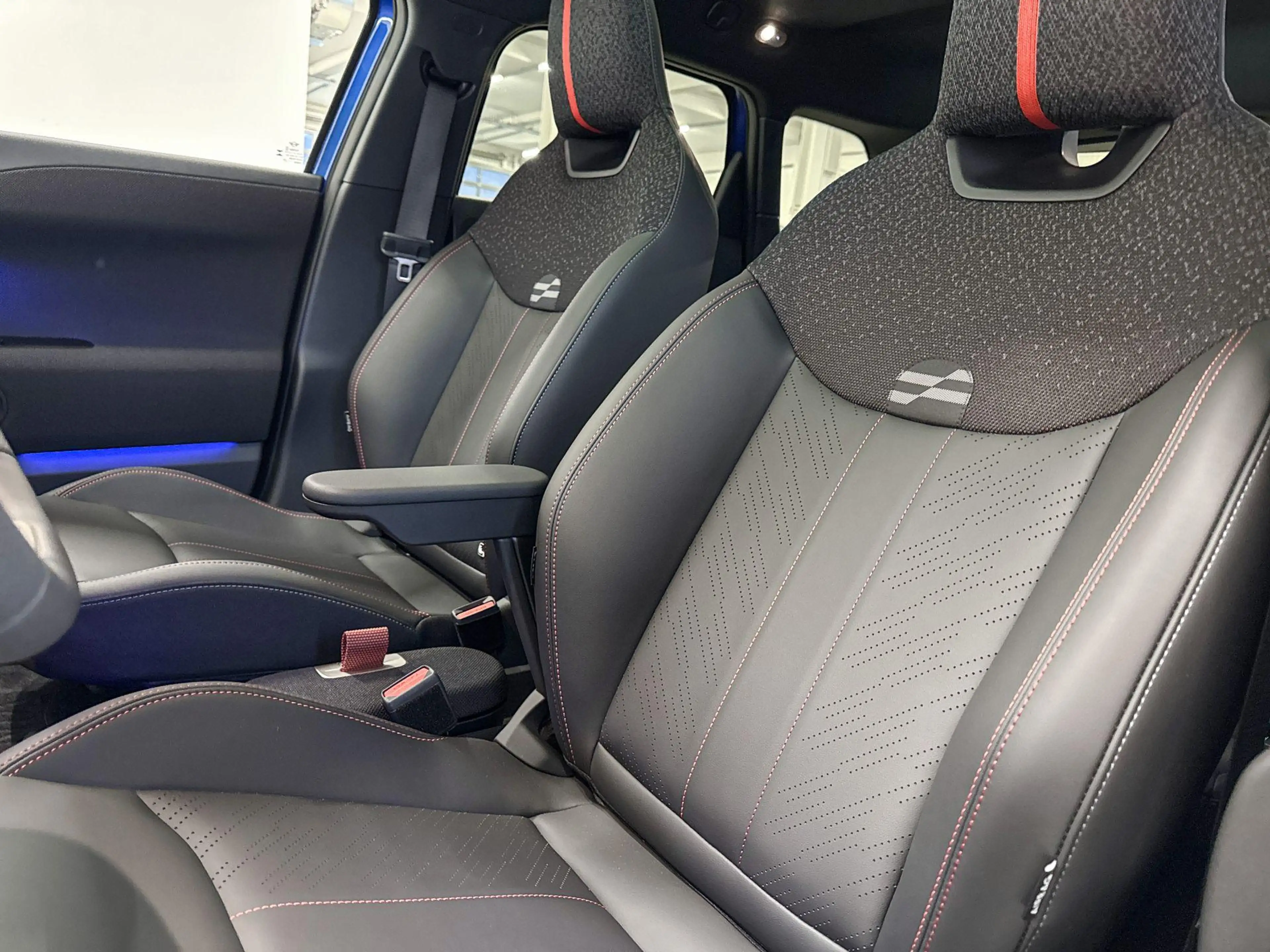 MINI Aceman E John Cooper Works M 42.5 kWh - Boost Deals — photo 12