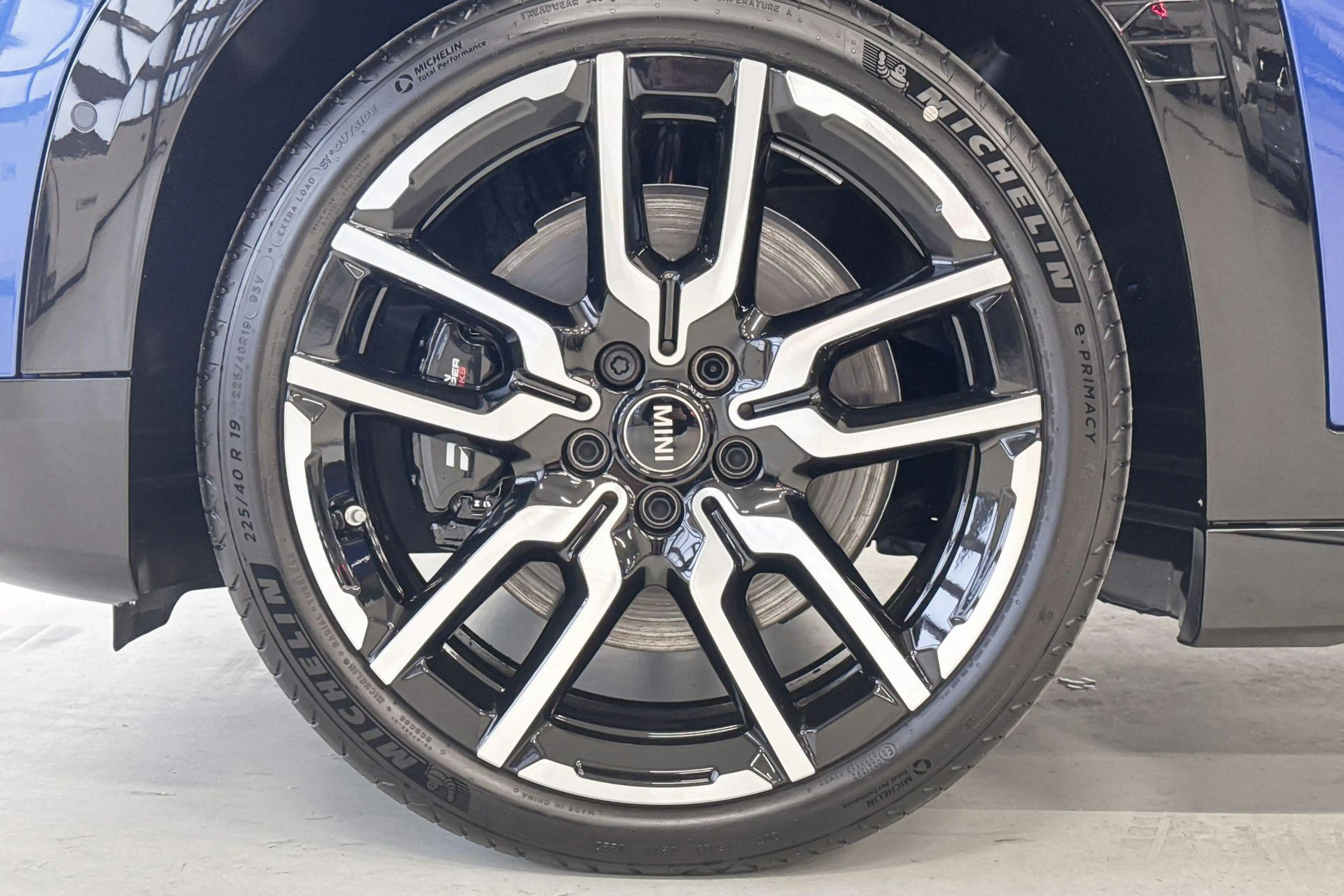 MINI Aceman E John Cooper Works M 42.5 kWh - Boost Deals — photo 5