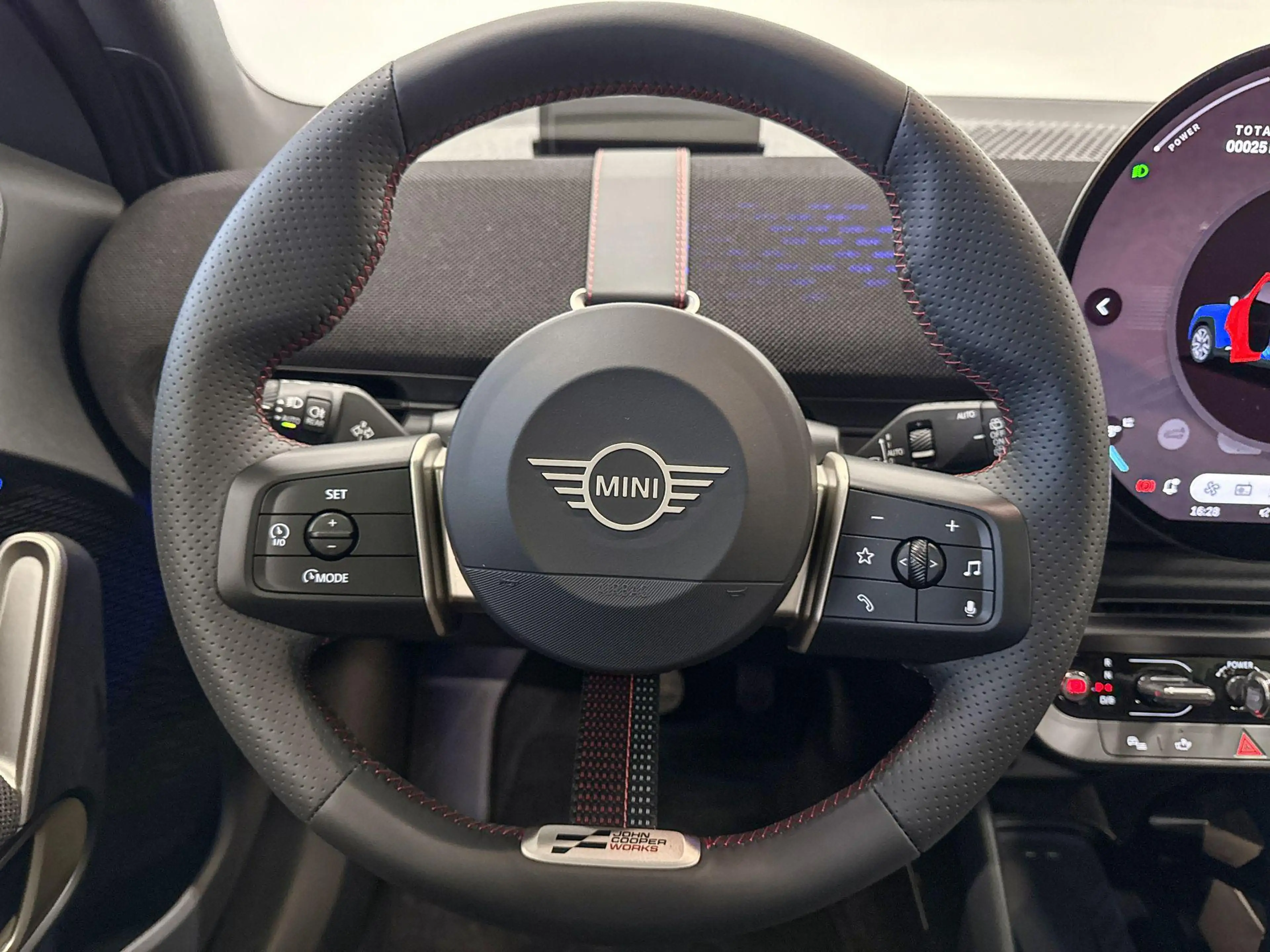 MINI Aceman E John Cooper Works M 42.5 kWh - Boost Deals — photo 15