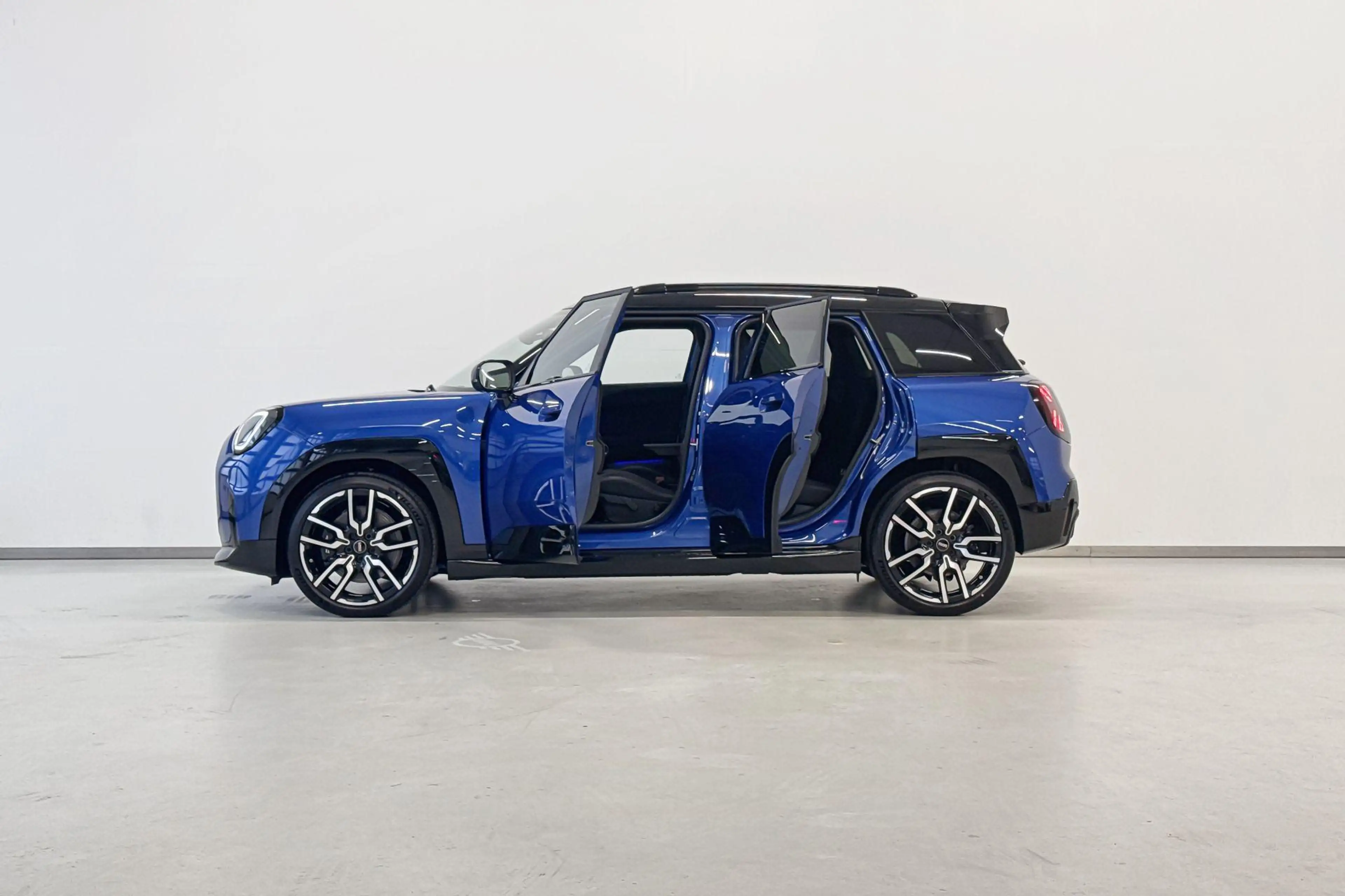 MINI Aceman E John Cooper Works M 42.5 kWh - Boost Deals — photo 4
