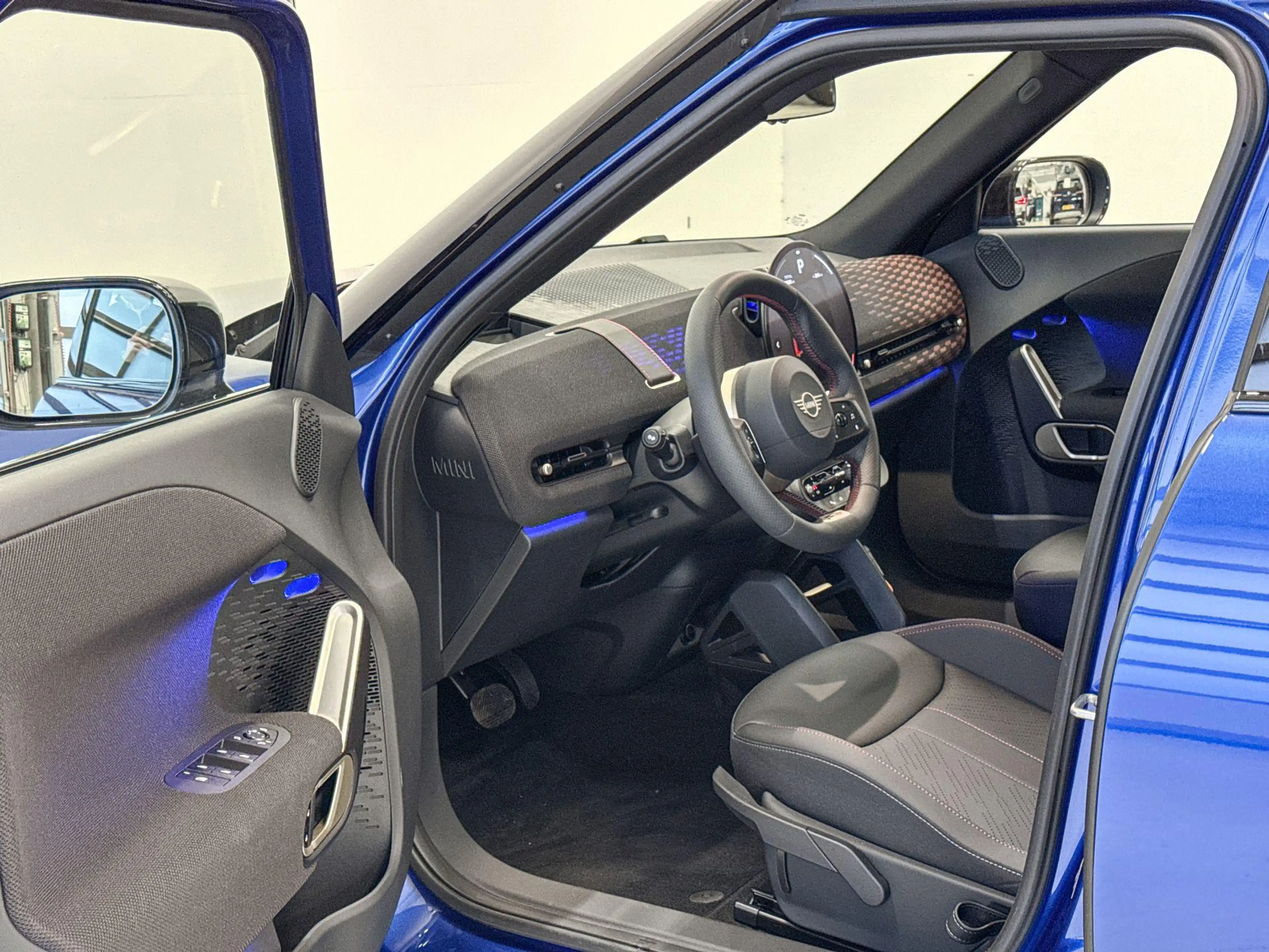 MINI Aceman E John Cooper Works M 42.5 kWh - Boost Deals — photo 10