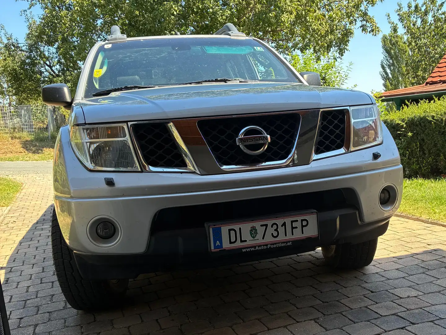 Nissan Navara Double Cab Navara SE 2,5 4x4 Aut. DPF SE Silber - 1