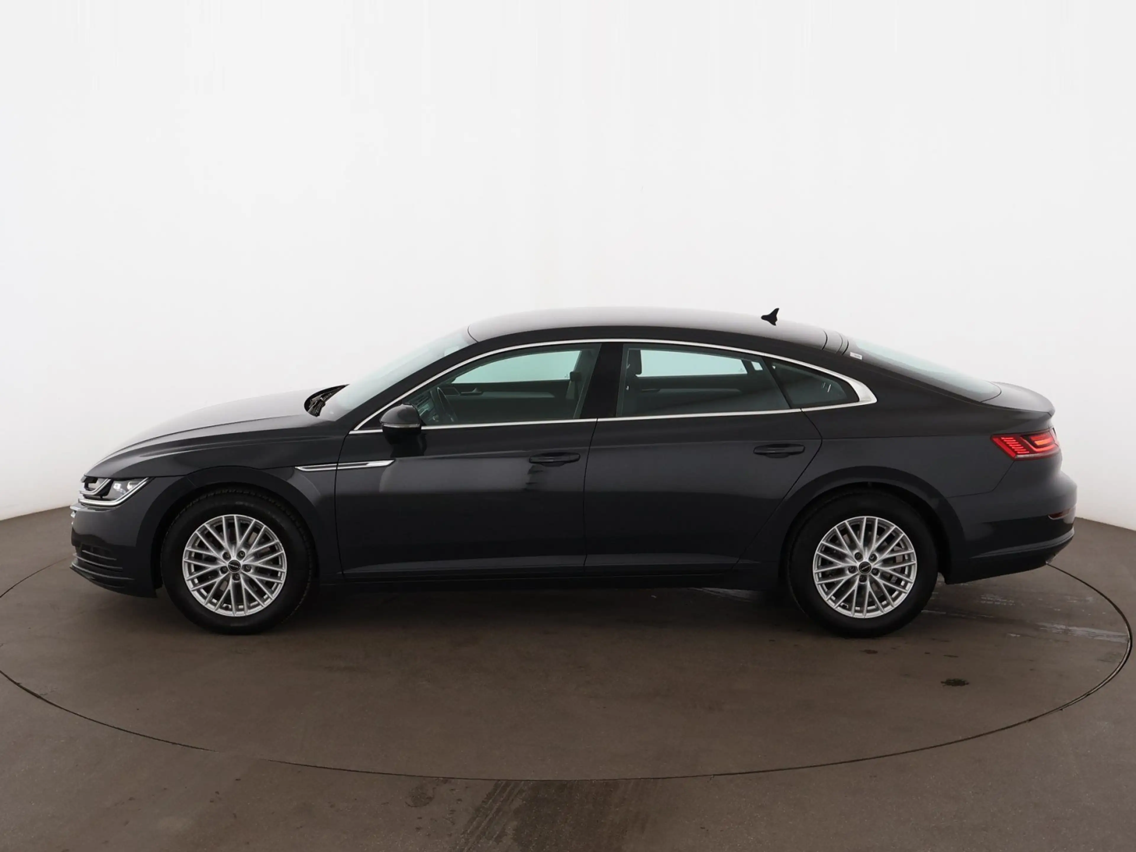 Volkswagen Arteon 2.0 TDI LED ASSIST TEMPOMAT KLIMA — photo 6