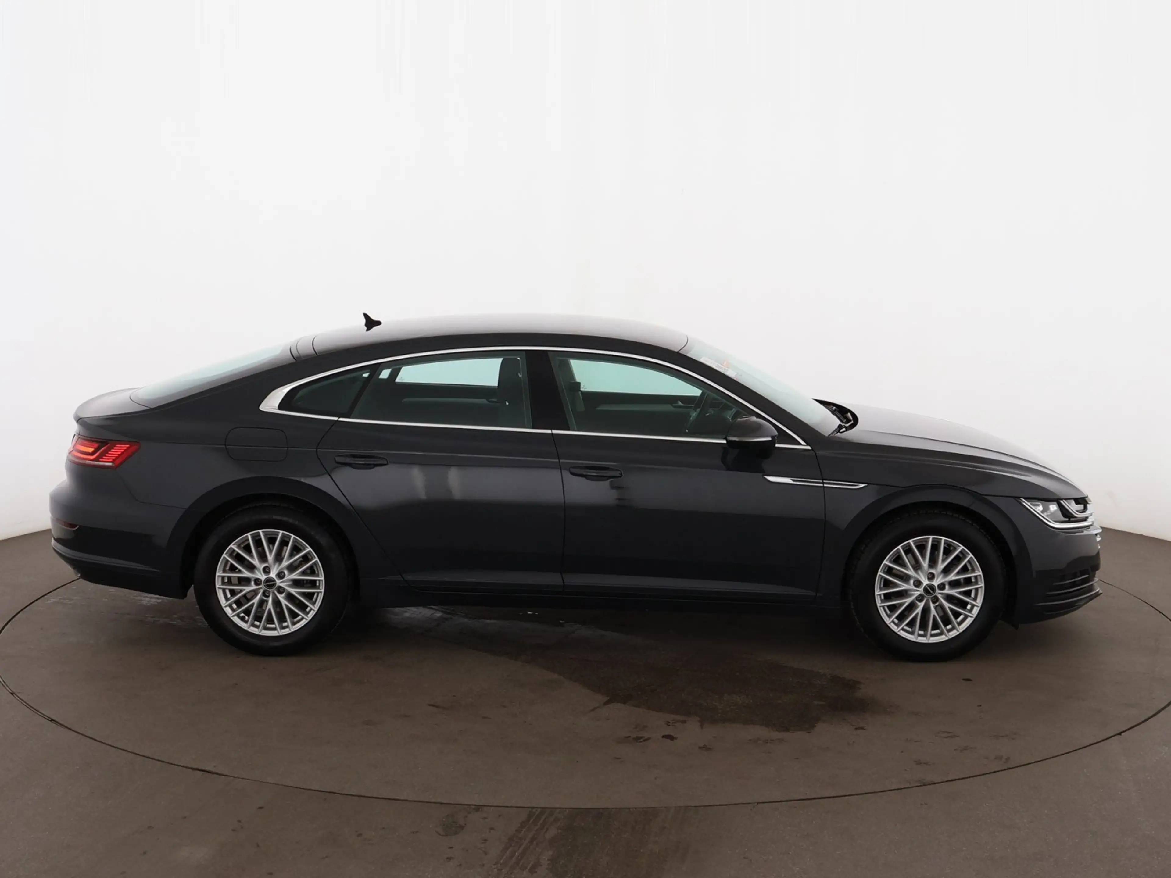 Volkswagen Arteon 2.0 TDI LED ASSIST TEMPOMAT KLIMA — photo 10