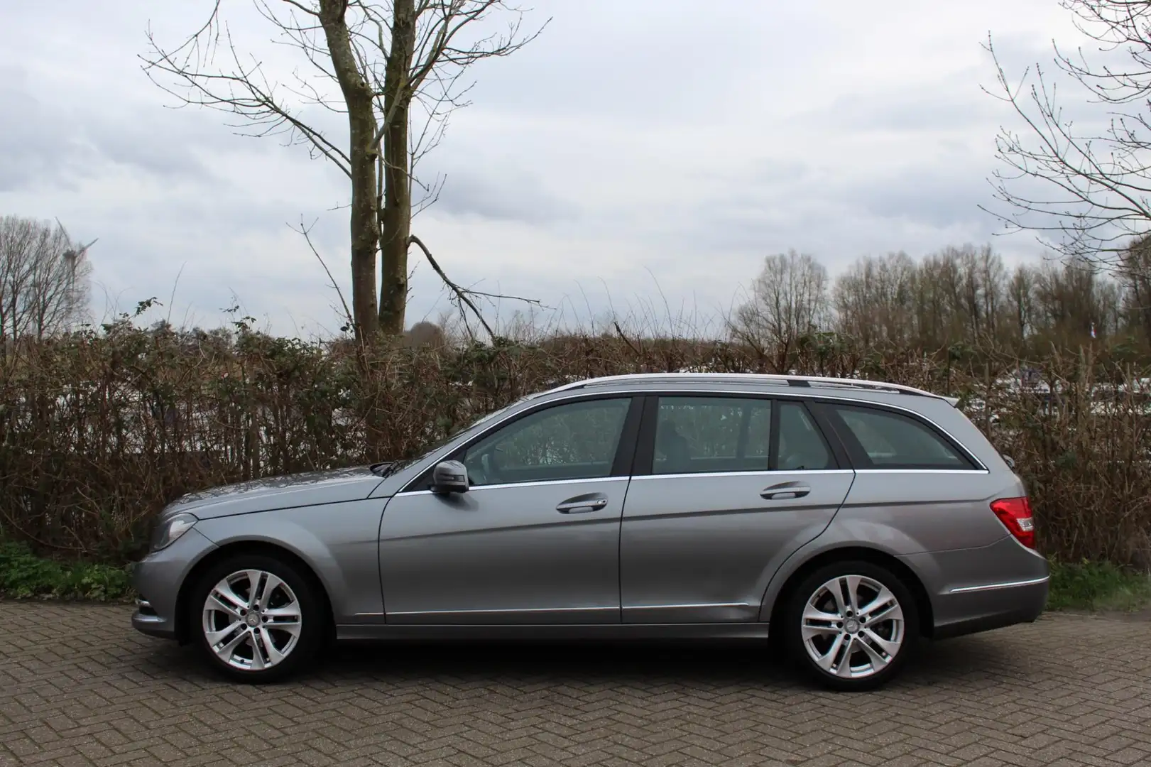 Mercedes-Benz C 180 Estate Prestige Avantgarde Grau - 2