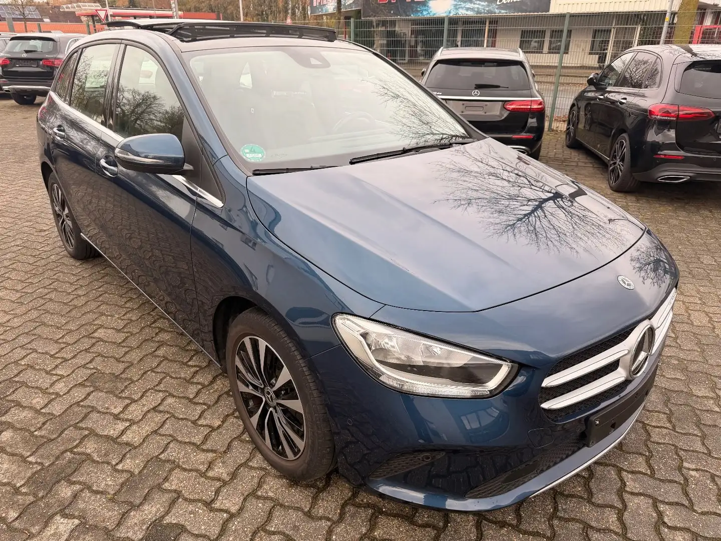 Mercedes-Benz B 250 e DCT Style Navi Panorama Kamera Albastru - 2