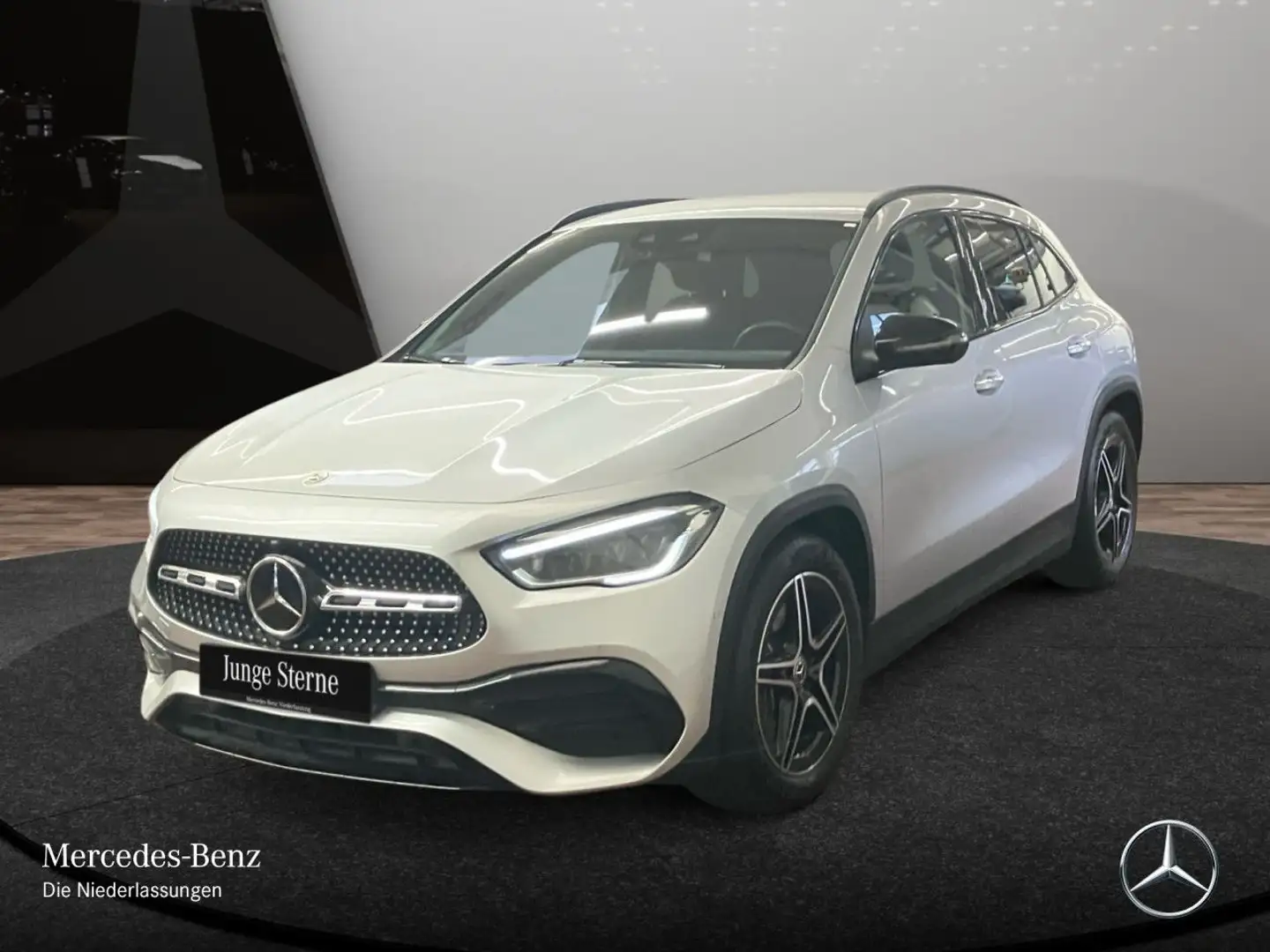 Mercedes-Benz GLA 250 4M AMG+NIGHT+AHK+MULTIBEAM+KAMERA+19"+8G Silber - 2