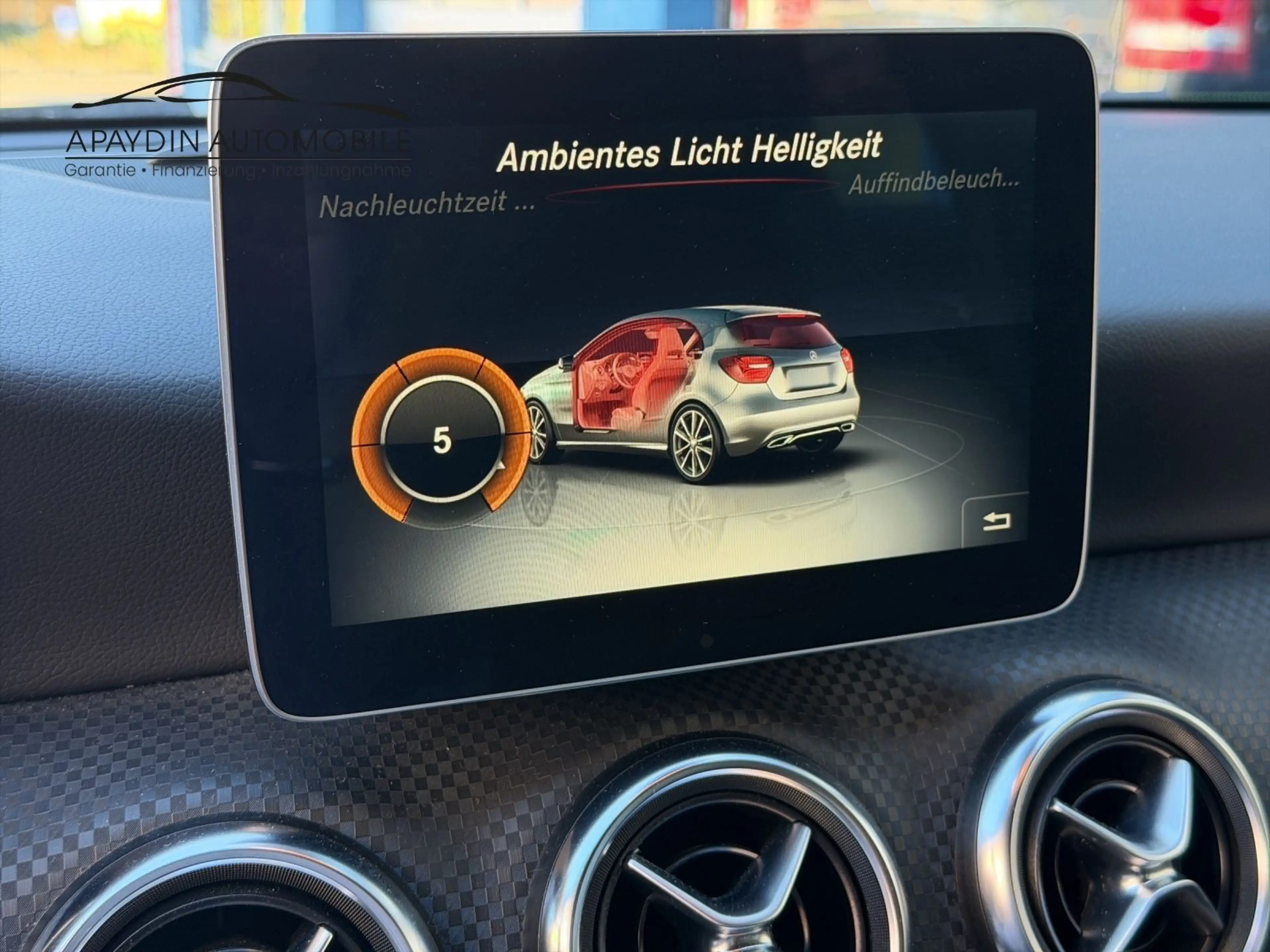 Mercedes-Benz A 180 Urban LED/NAVI/PDC/ALU/SHZ/61.000 TKM/2.HD — photo 41