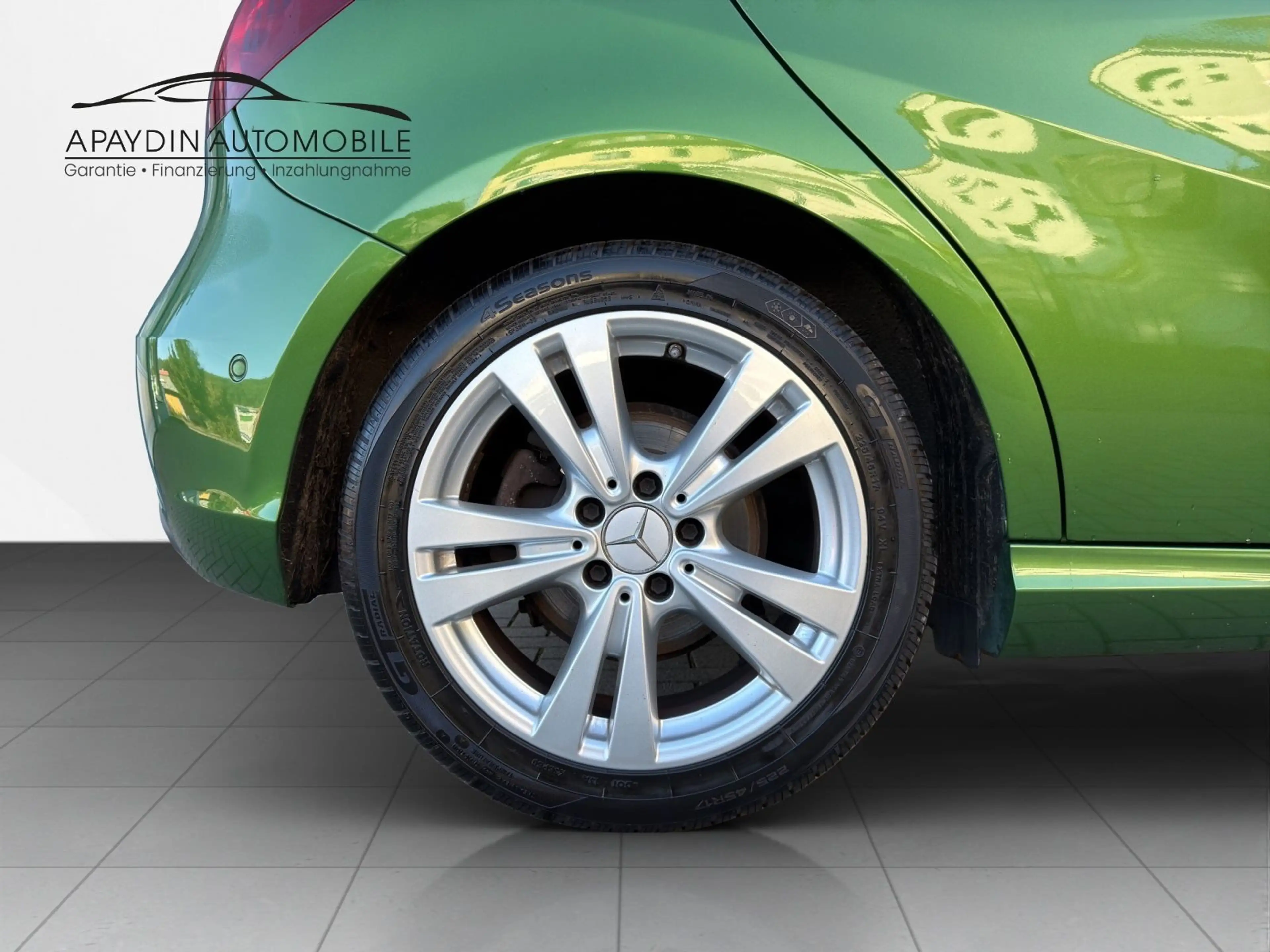 Mercedes-Benz A 180 Urban LED/NAVI/PDC/ALU/SHZ/61.000 TKM/2.HD — photo 13