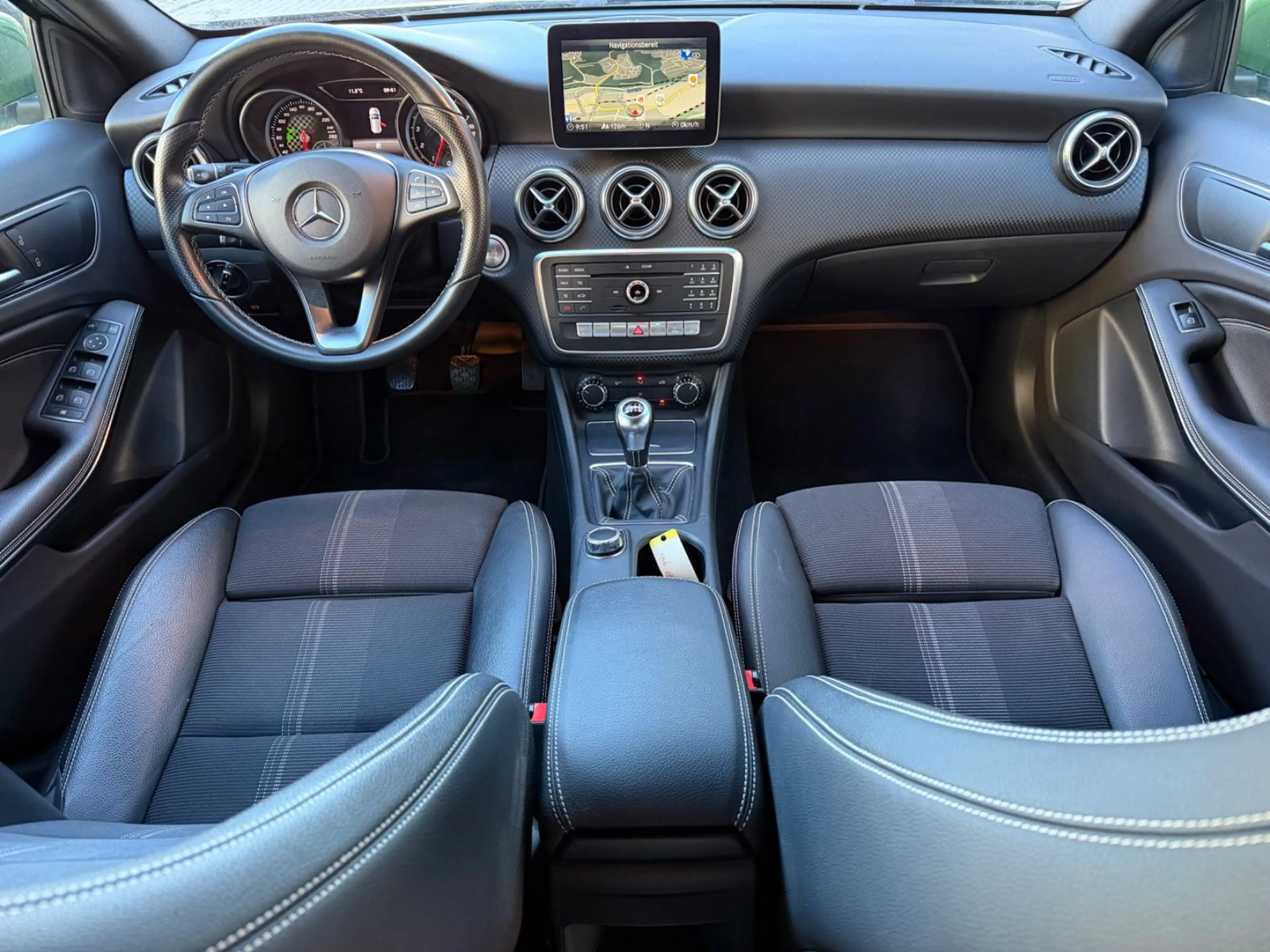 Mercedes-Benz A 180 Urban LED/NAVI/PDC/ALU/SHZ/61.000 TKM/2.HD — photo 30