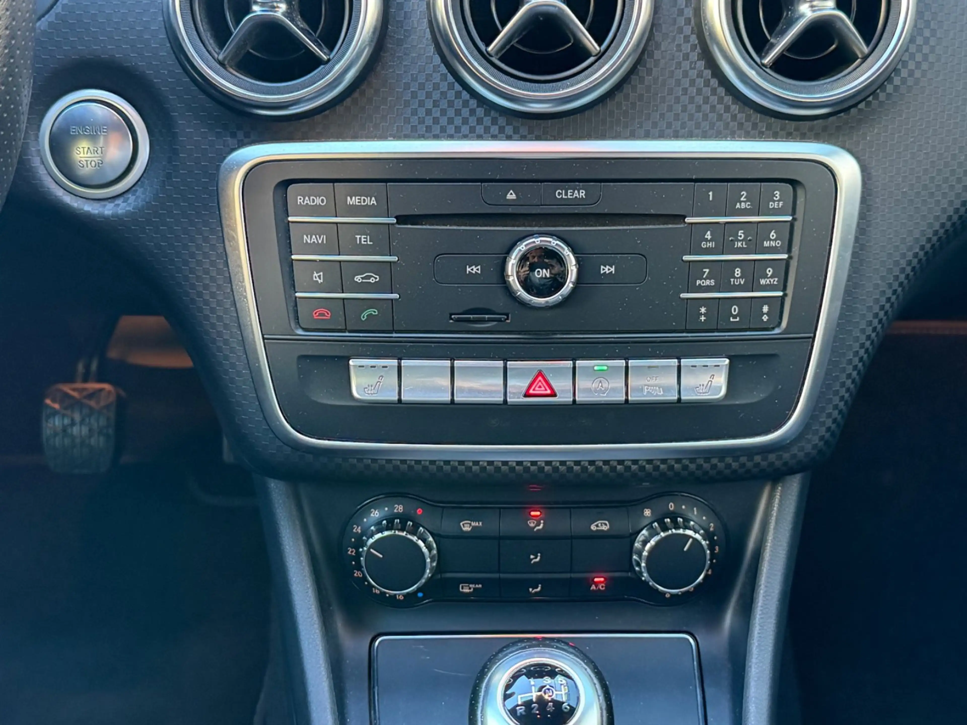 Mercedes-Benz A 180 Urban LED/NAVI/PDC/ALU/SHZ/61.000 TKM/2.HD — photo 31