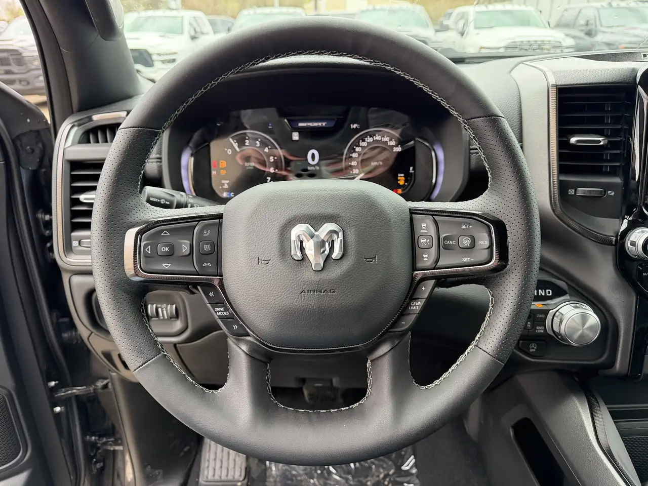 RAM 1500 снимка RAM 1500