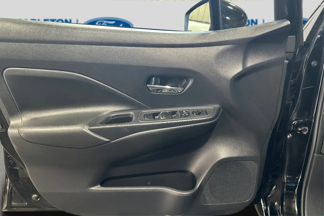 Nissan Versa снимка Nissan Versa