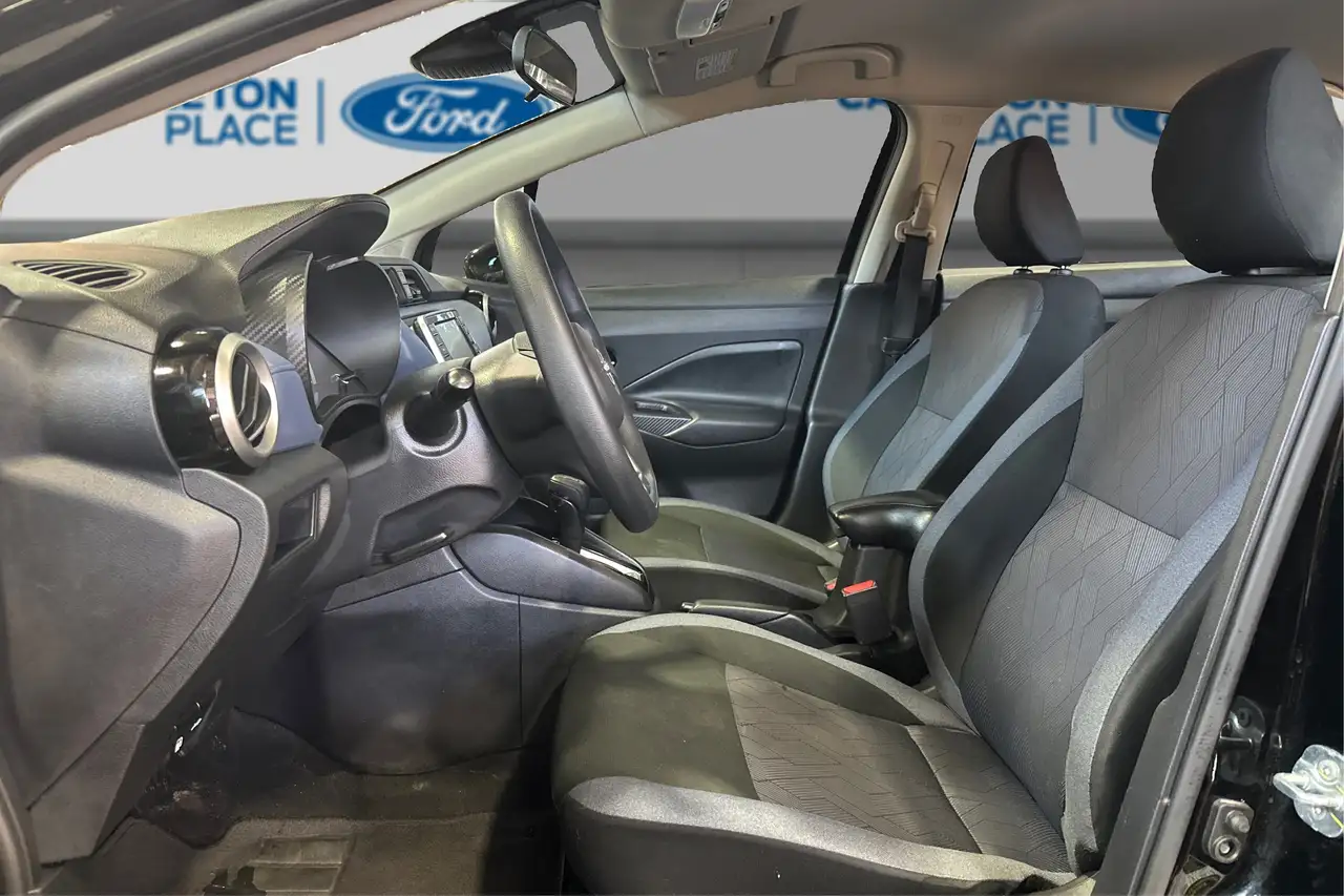 Nissan Versa снимка Nissan Versa
