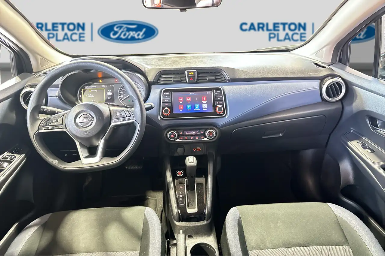 Nissan Versa снимка Nissan Versa