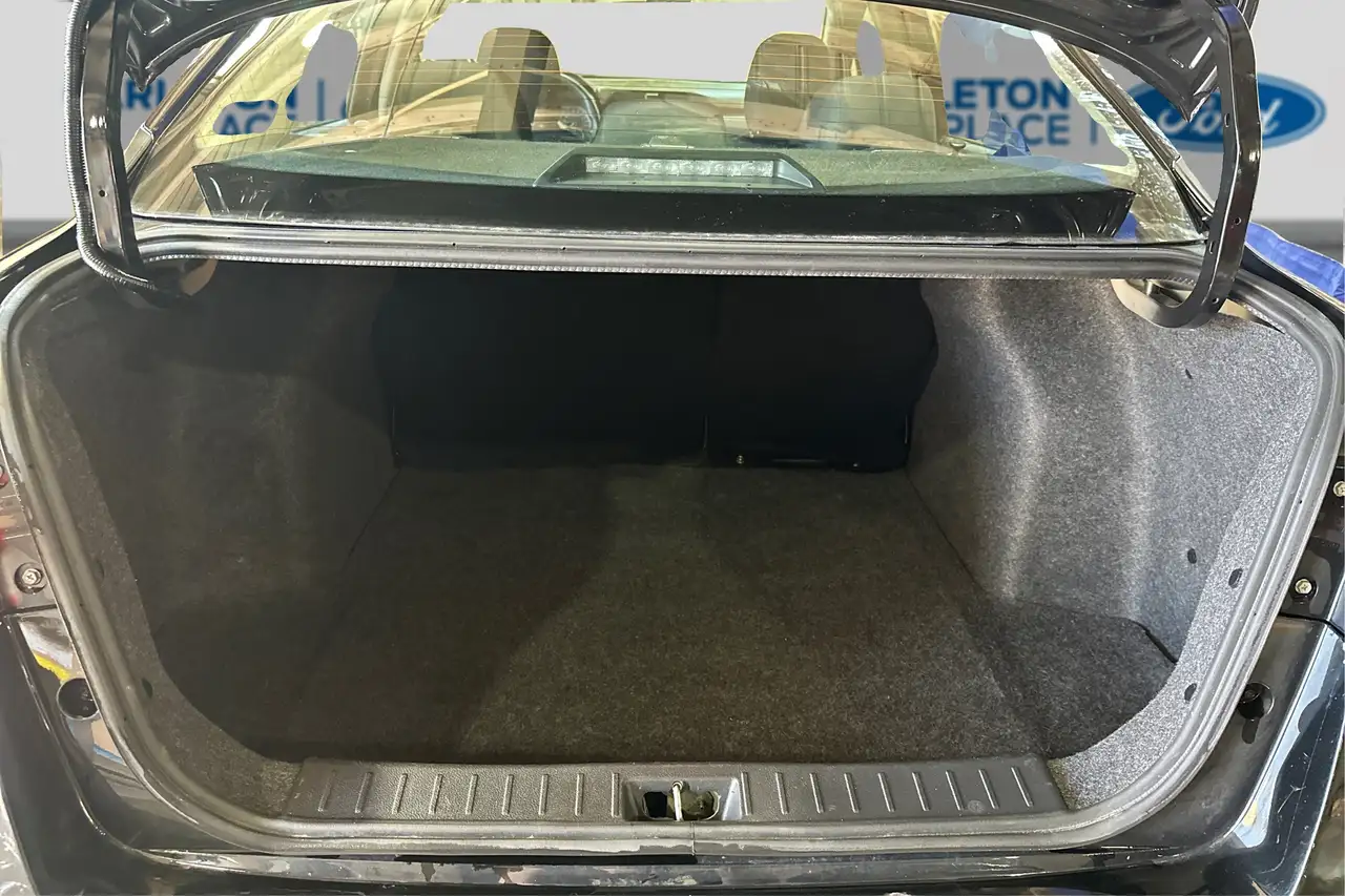 Nissan Versa снимка Nissan Versa