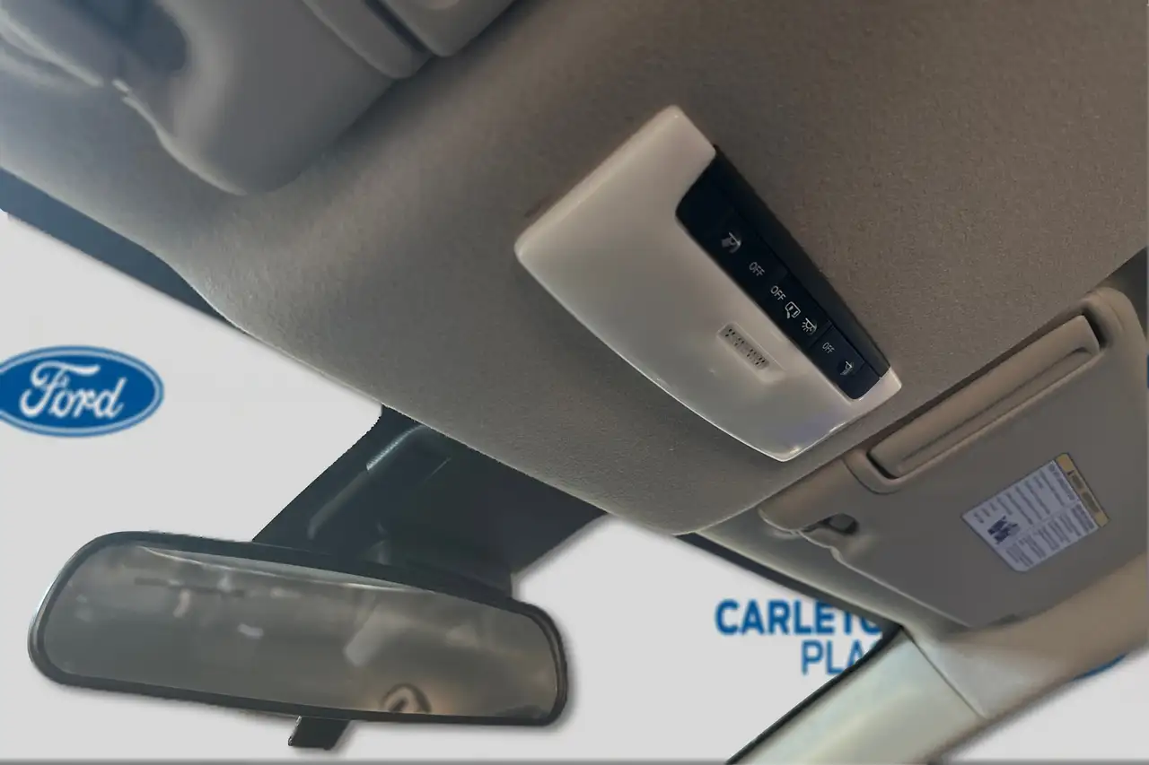 Nissan Versa снимка Nissan Versa