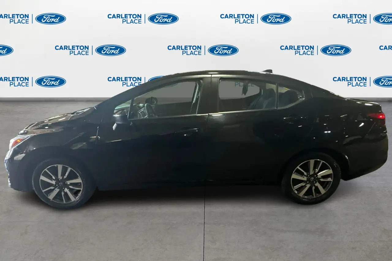 Nissan Versa снимка Nissan Versa