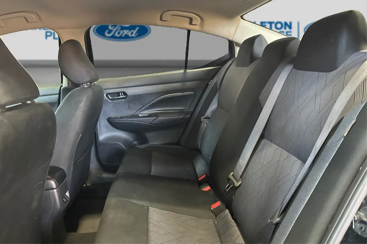 Nissan Versa снимка Nissan Versa