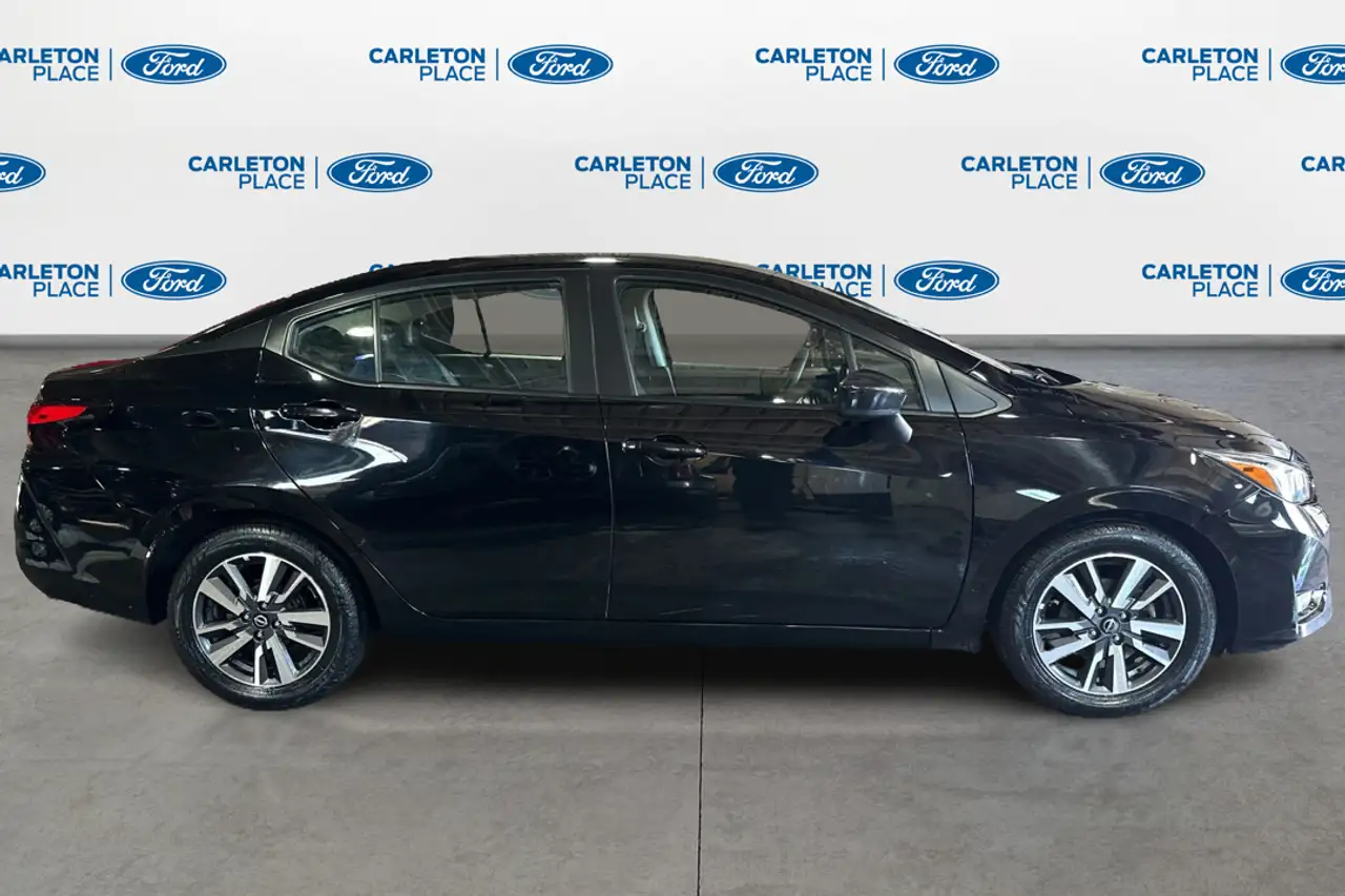 Nissan Versa снимка Nissan Versa