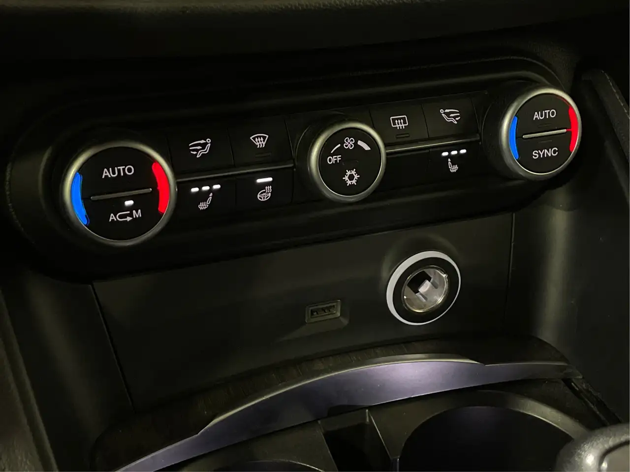 Alfa Romeo Stelvio снимка Alfa Romeo Stelvio