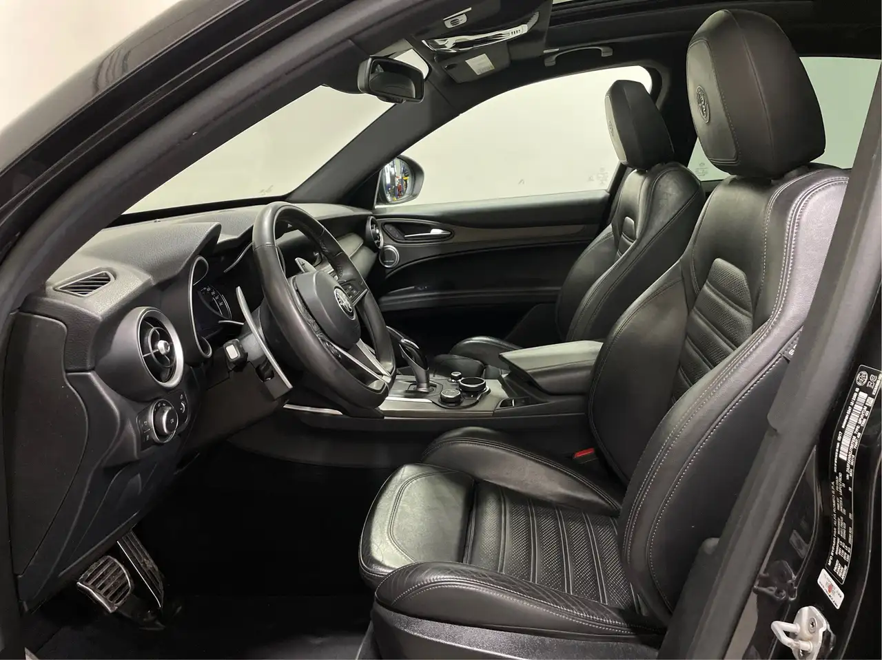 Alfa Romeo Stelvio снимка Alfa Romeo Stelvio
