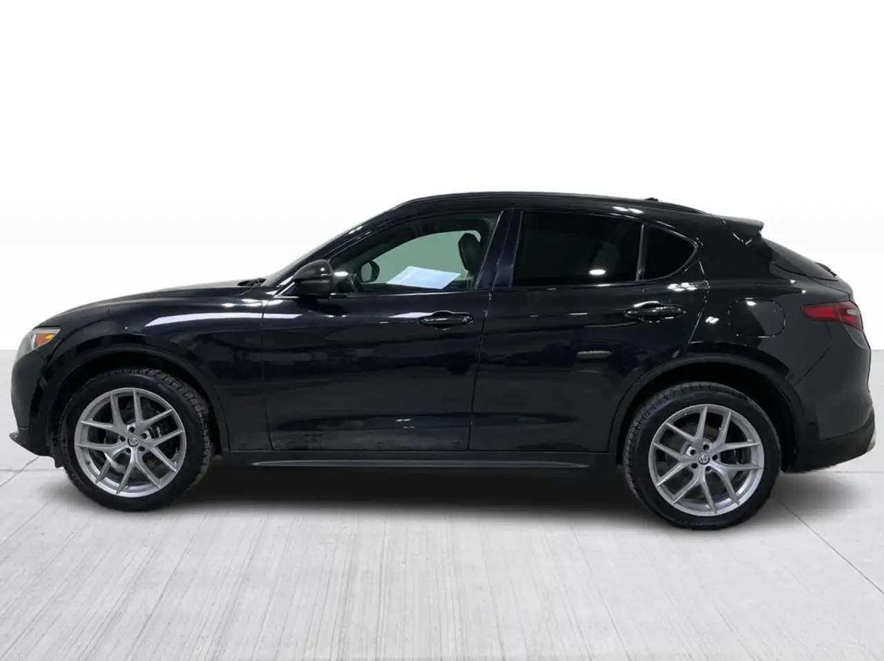 Alfa Romeo Stelvio снимка Alfa Romeo Stelvio