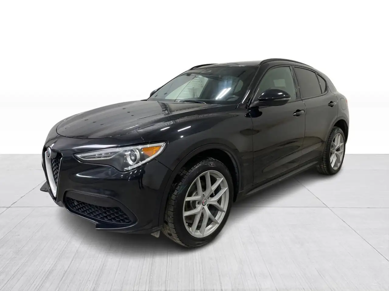 Alfa Romeo Stelvio снимка Alfa Romeo Stelvio